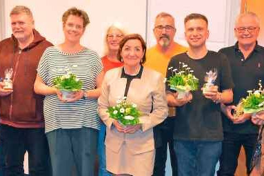 Von links nach rechts: Barbara Schweier, 1. B&uuml;rgermeistervertreterin Kirchzarten, Werner Widmann, Vorsitzender Kreisverband und Ortsverband Oberried, Sebastian Bundy, Revisor, Isabel Bundy Revisorin, Brigitte Mauz, Vorsitzende, Erika Fischer, Stellvertretende Kassiererin, Bernd Fischer, Stellvertretender Vorsitzender, Dennis Arendt, Jugendvertreter, Andreas Miller, Kassierer, Renate Kramp- , Beisitzerin, Gabi Morath, Schriftf&uuml;hrerin und Helga Imhof, Frauenbeauftragte sind nicht mit auf dem Foto. uz Vorsitzende, Erika Fischer Stellvertretende Kassiererin, Bernd Fischer Stellvertretender Vorsitzender, Dennis Arendt Jugendvertreter, Andreas Miller Kassierer, Renate