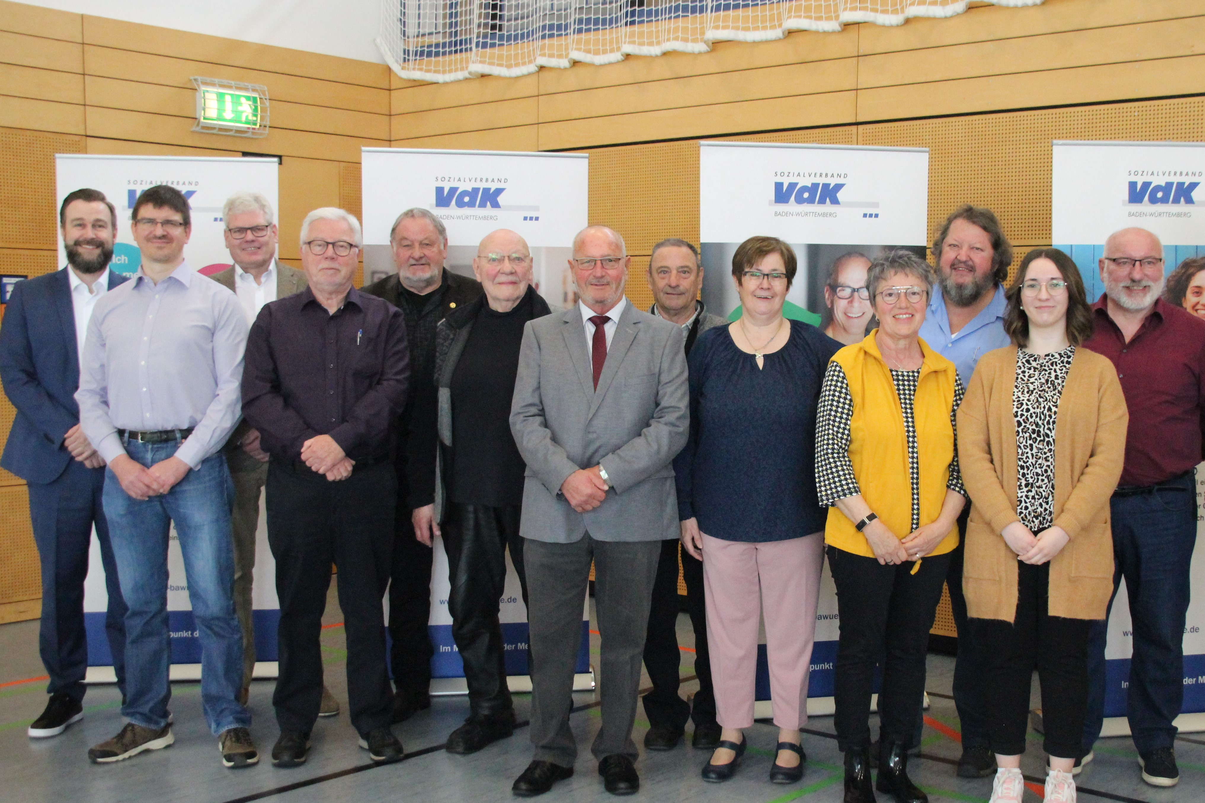 Kreisvorstand - von links nach rechts: Ronny Hübsch (Geschäftsführer Bezirksverband Nordbaden), Marcel Hofmann (Sozialrechtsreferent der SR gGmbH Mosbach), Jörg Zimmermann, Erich Schilling, Franz Brenneis, Günter Russ, Wolfram Reichert, Michael Putz, Marion Kirchgeßner, Ulrike Landeck, Franz-Klaus Veith, Lea-Sophia Kirchgeßner, Patrik Kirchgeßner