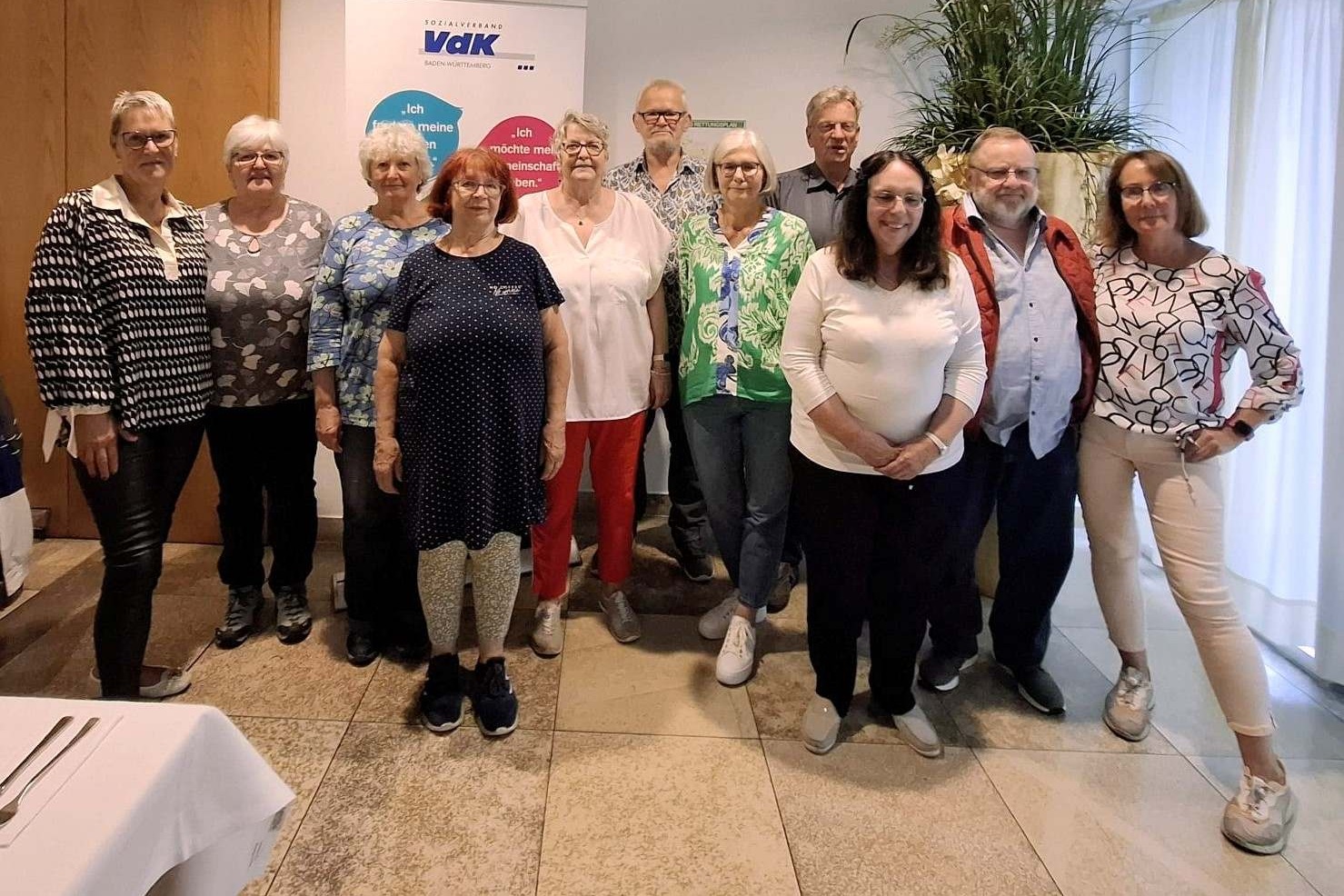 OV Vorstand, Stand 26.07.2025 Der Vorstand des Ortsverband Weingarten besteht aus Bild von links): Revisorinnen Gabriele Nägele und Annemarie Schmidt; Margit Bürck, Frauenvertreterin, Barbara Baur, Vorsitzende; Sabine Prang, Schriftführerin; Wolfgang und Inge Heidrich, Beisitzer; Werner Keye, Kassierer; Ursula Fuchs, stellvertretende Vorsitzenden; Klaus Prang und Karin Keye, Beisitzer.