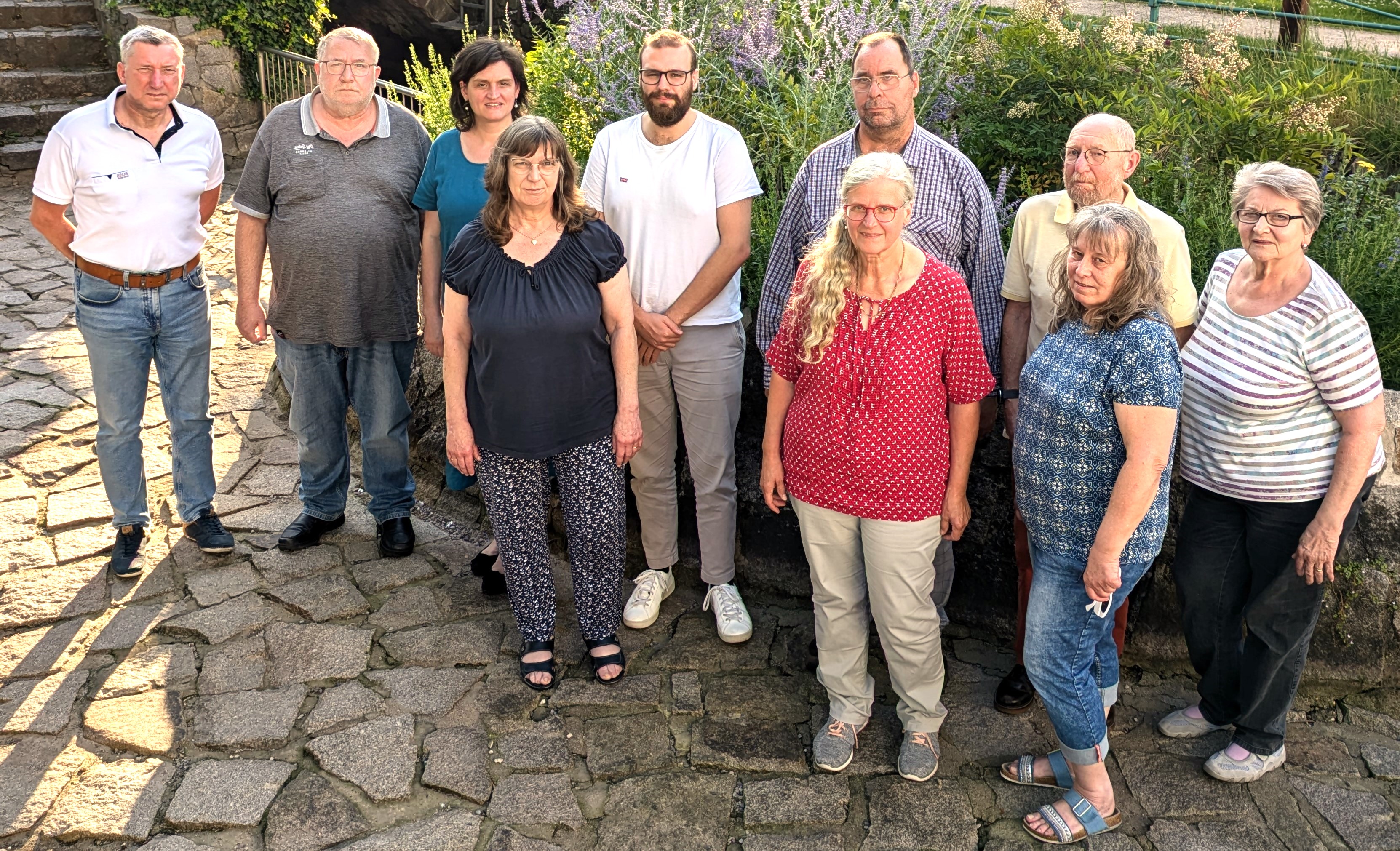 Im Bild: Gerd Warmuth, Hans Gerorg Wulf, Maria Nicolai, Marita Wulf, Raphael Kupferer, Hubert Grunwald, Petra Fischer, Wolfgang Lacherbauer, Heike Hürdler und Marie-Anne Lacherbauer. Es fehlt Rolf Marksch.