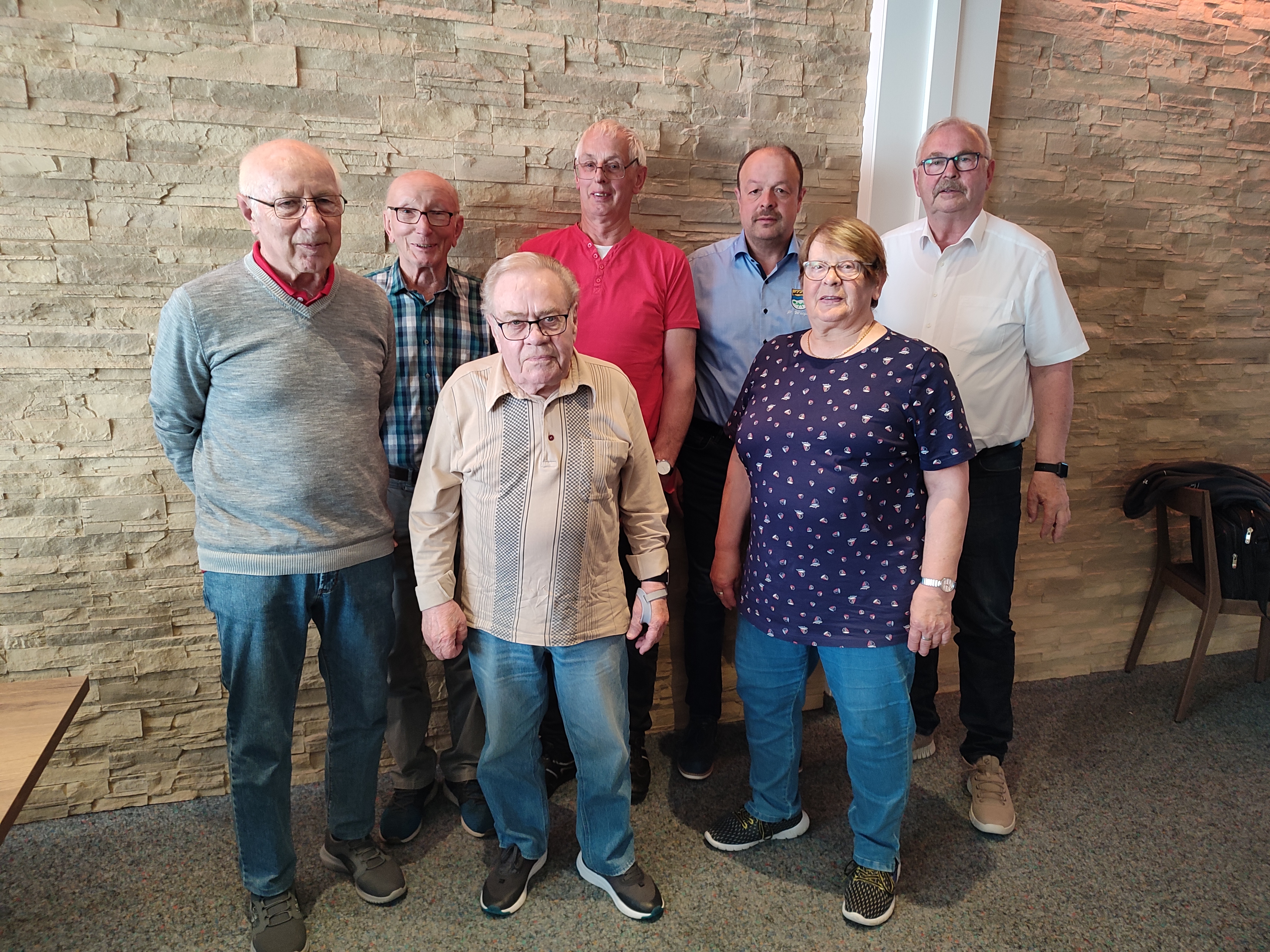 Hans Friedrich, Werner Pfau (Kassenprüfer), Uwe Hofer, Thomas Haug, Peter Weigold (Ortsvorsteher), Anne Friedrich, Bernhard Schlotter (Kreisvorsitzender)