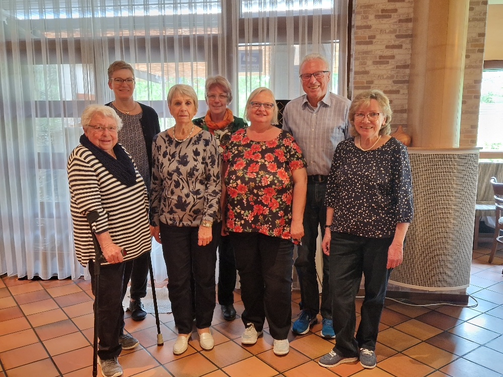 von links nach rechts: Erna Bareis (Frauenvertreterin), Heike Schiller (Beisitzerin), Marlies Lange (Vorsitzende), Christel Brodersen (Kassiererin), Marion Rube (Schriftführerin), Siegfried Schnurr und Hildegard Schwaderer (Revisoren)