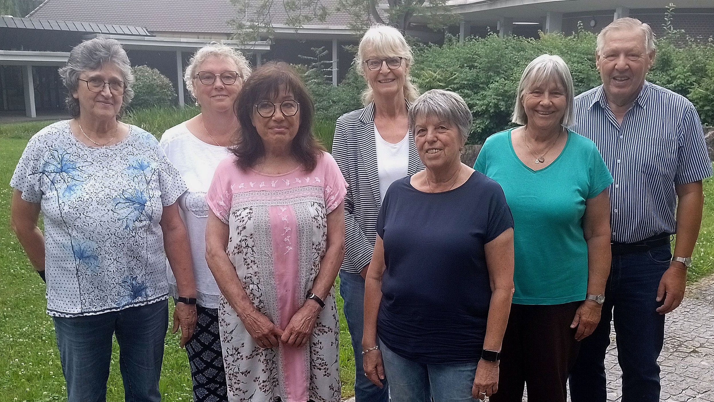 Von rechts nach links Otto Koblinger, Rose Koblinger, Birgit Schmid, Monika Dittrich, Cornelia Eberhardt, Angelika Lorenz, Renate Beitzel. Es fehlen: Ursel Dürr, Uwe Fuchs und Rosemarie Herbst