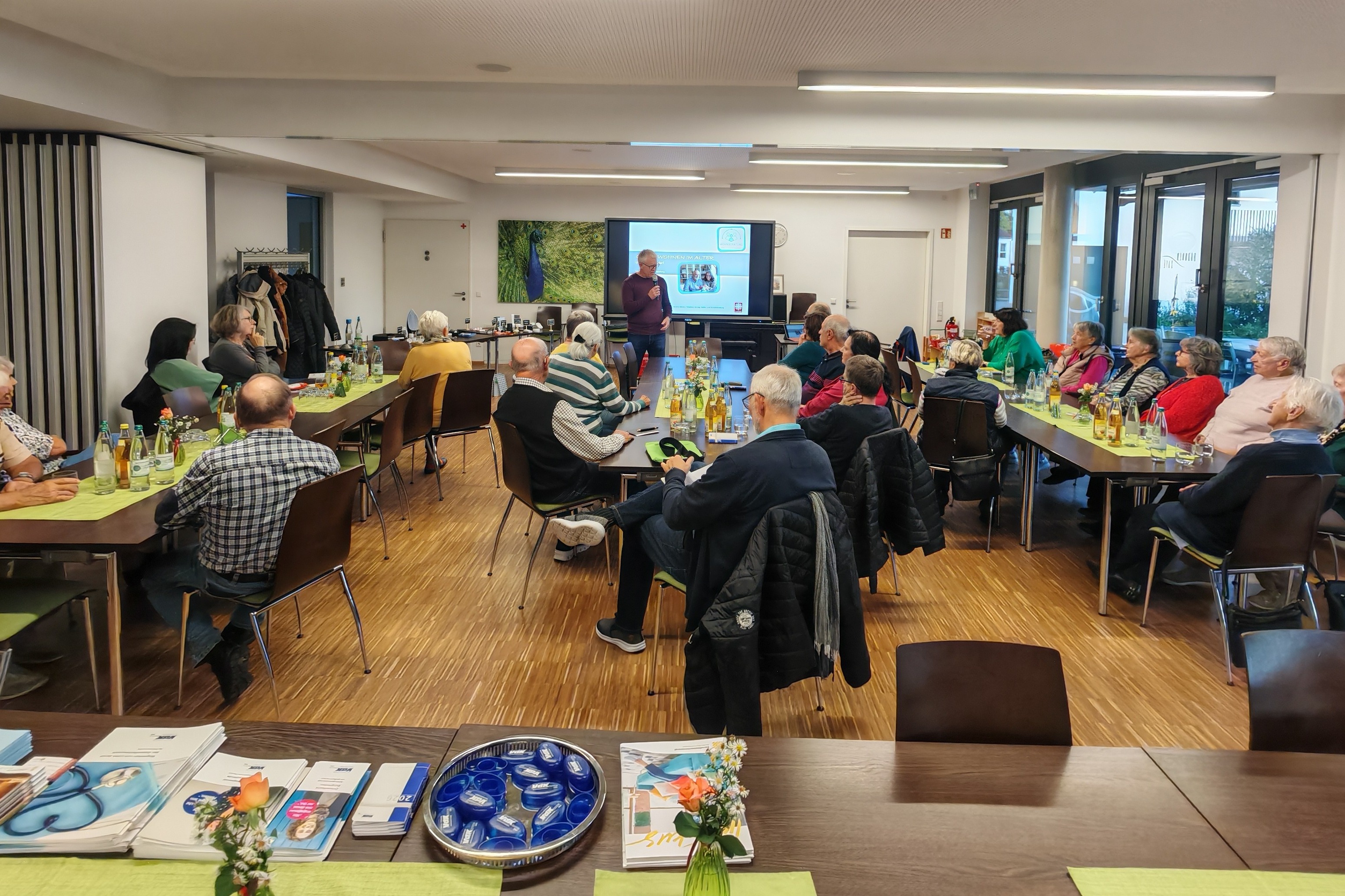 Vortrag: „Alltagsunterstützende Hilfsmittel“ im Brunnencafe im Wohnpark Burgrieden mit vielen Besuchern