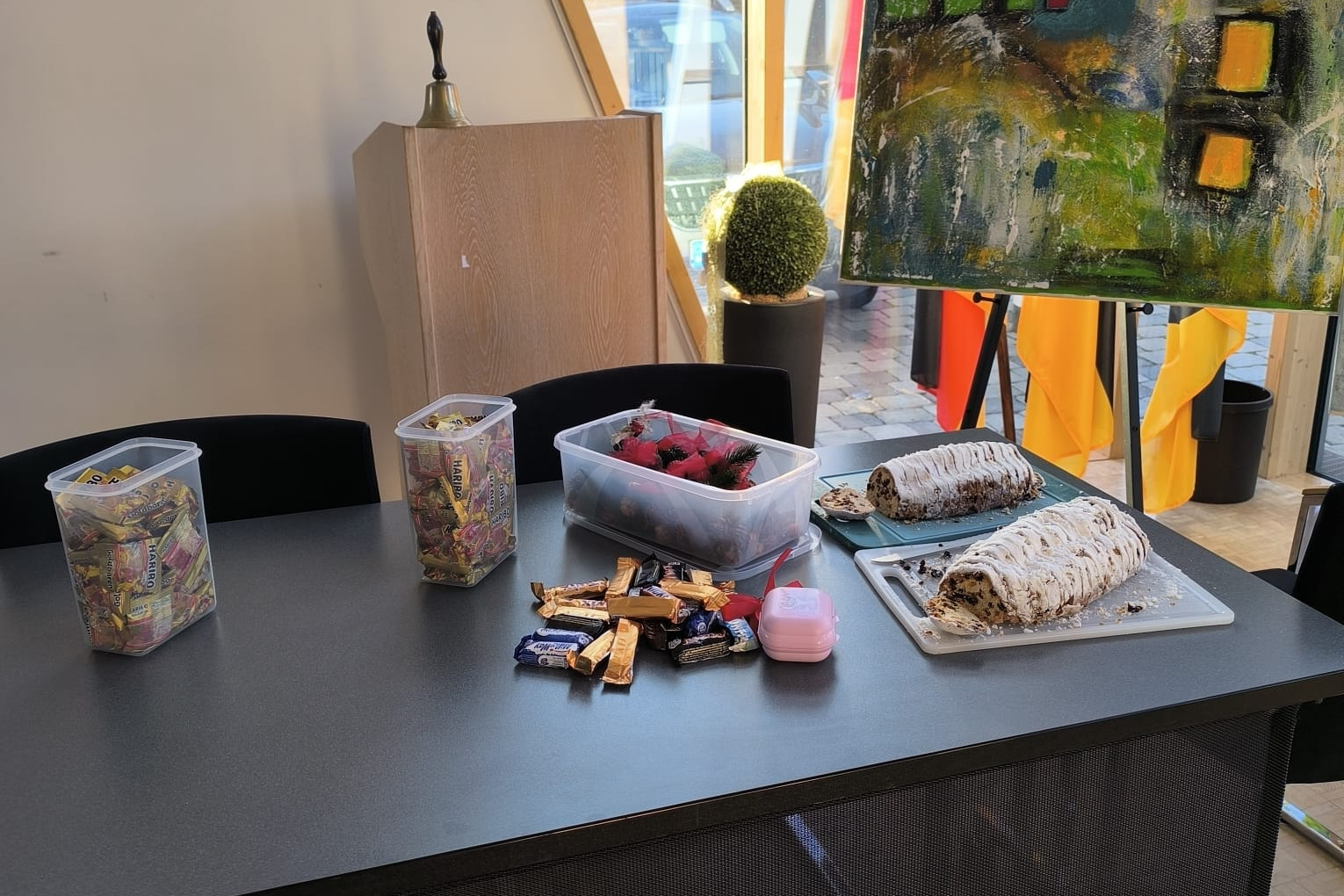 S&uuml;ssigkeiten und Kuchen f&uuml;r den Bingo Nachmittag