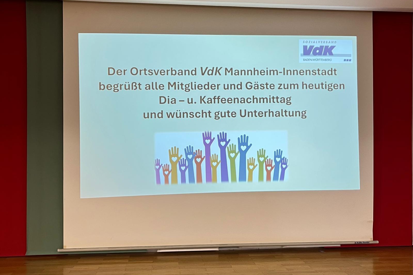 Alle warten gespannt!