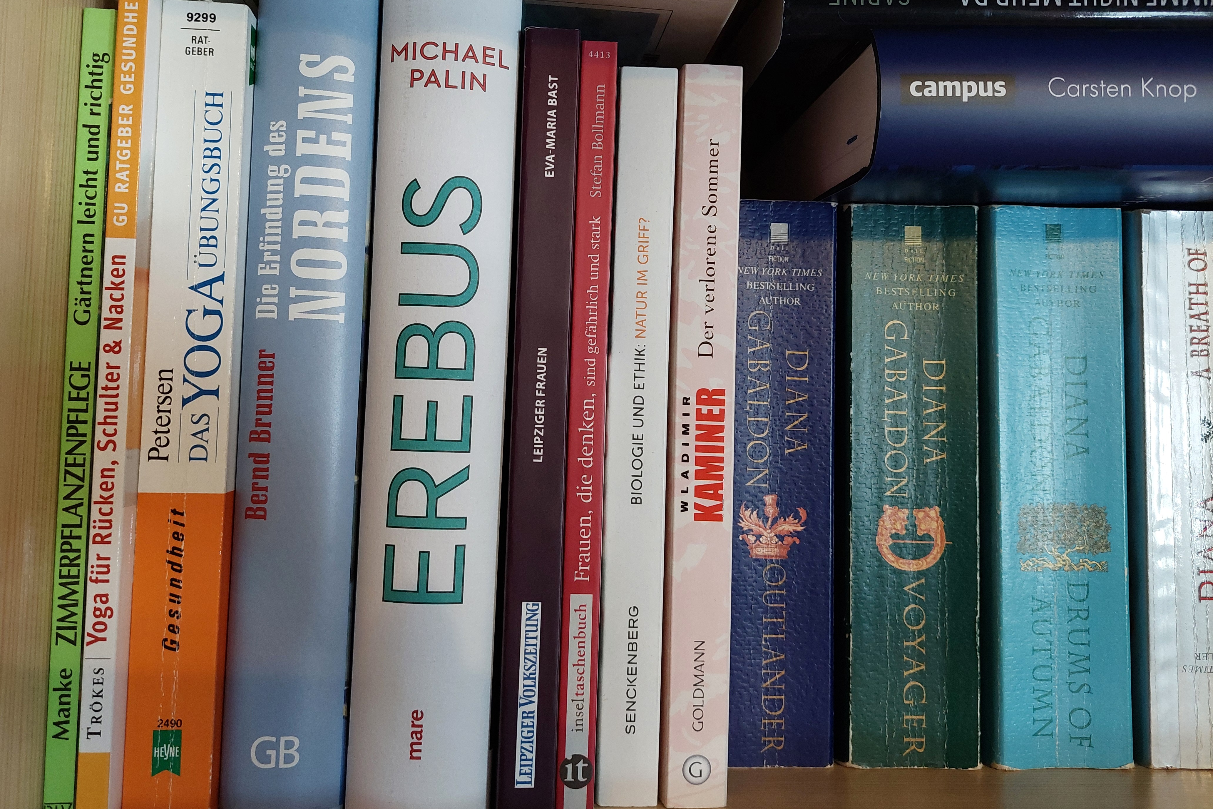Bücherregal Lesen macht Freude