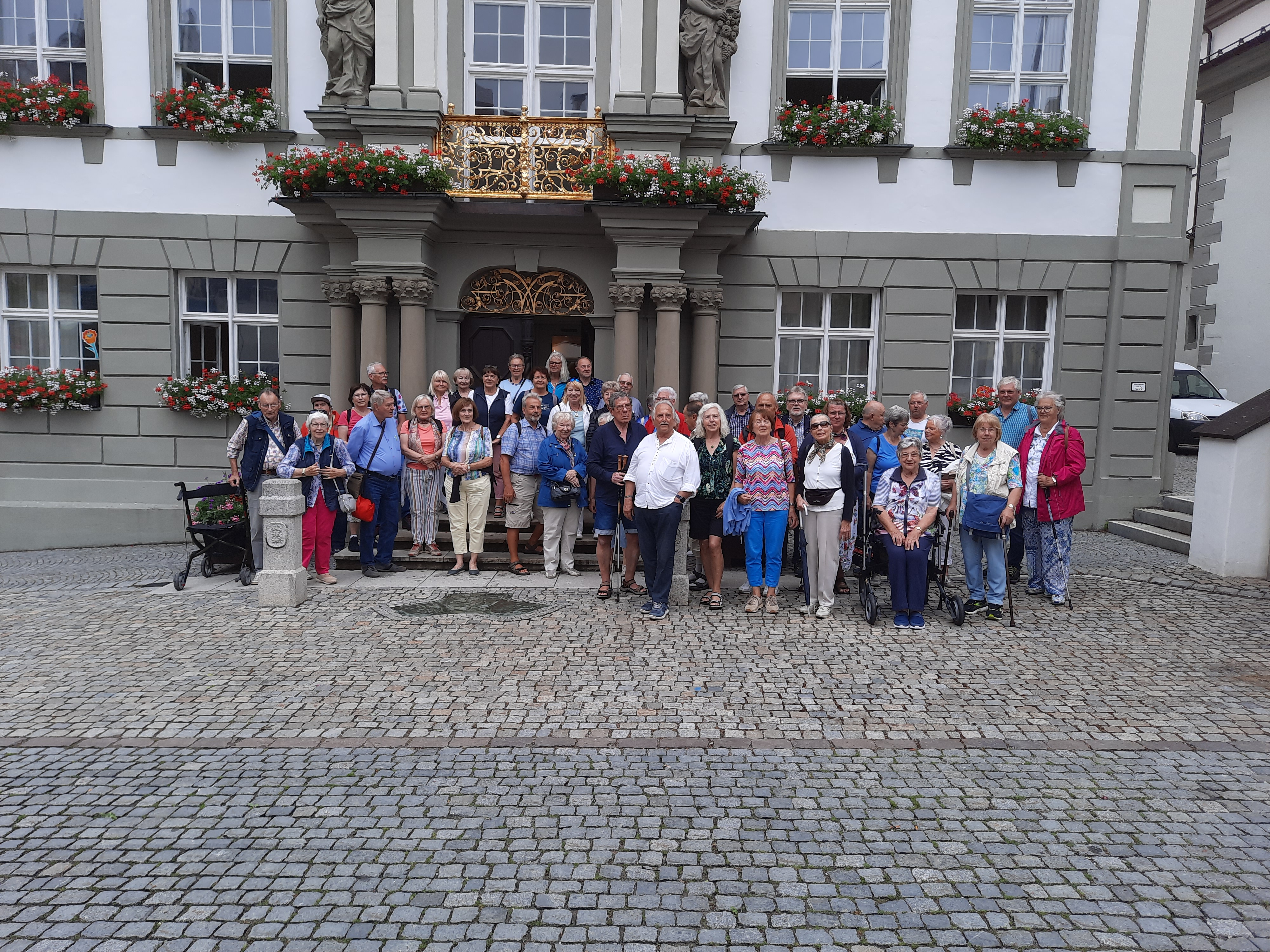 Vor dem Rathaus von Wangen im Allgäu