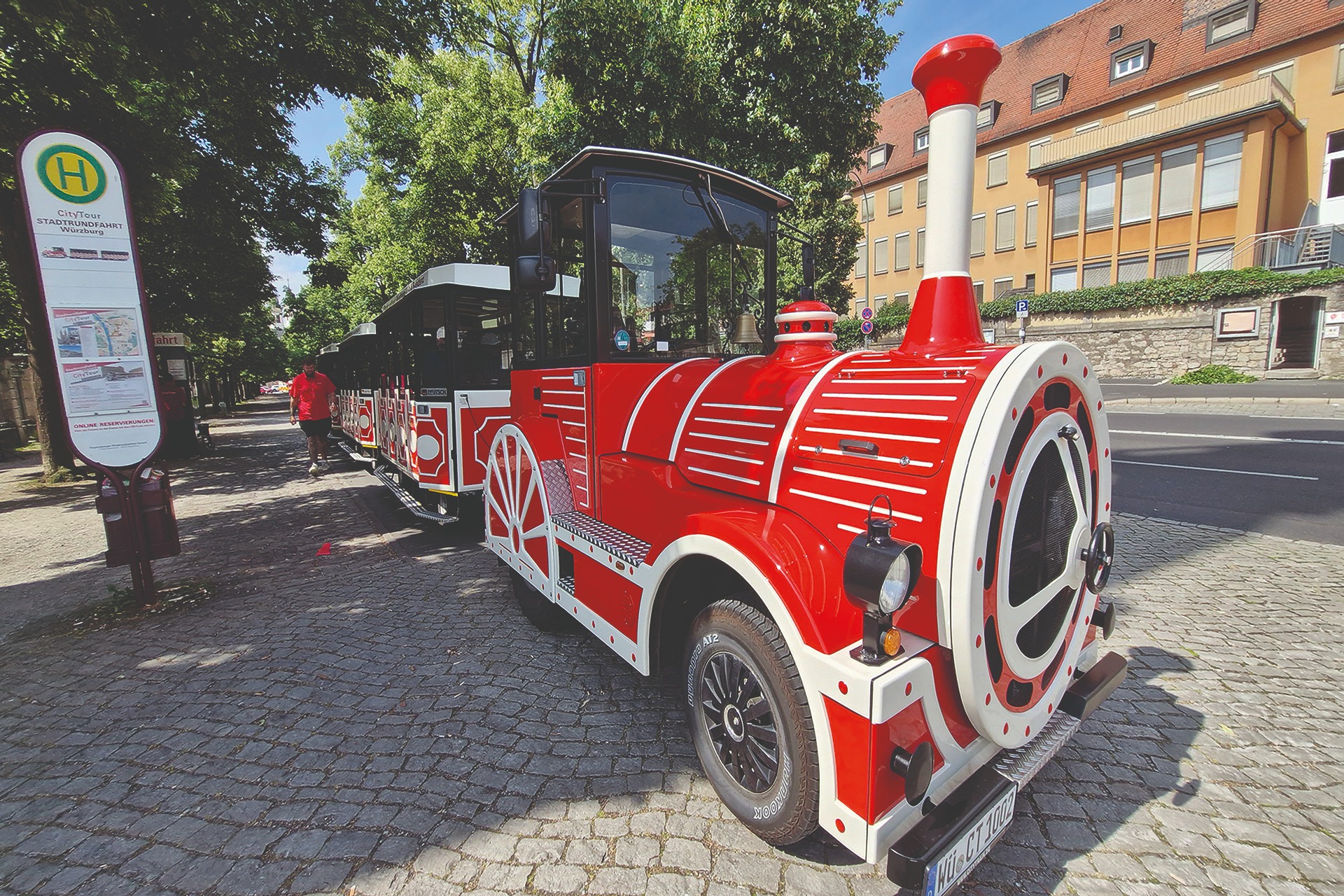 Minibahn mit der die Stadtrundfahrt in Würzburg durchgeführt wurde