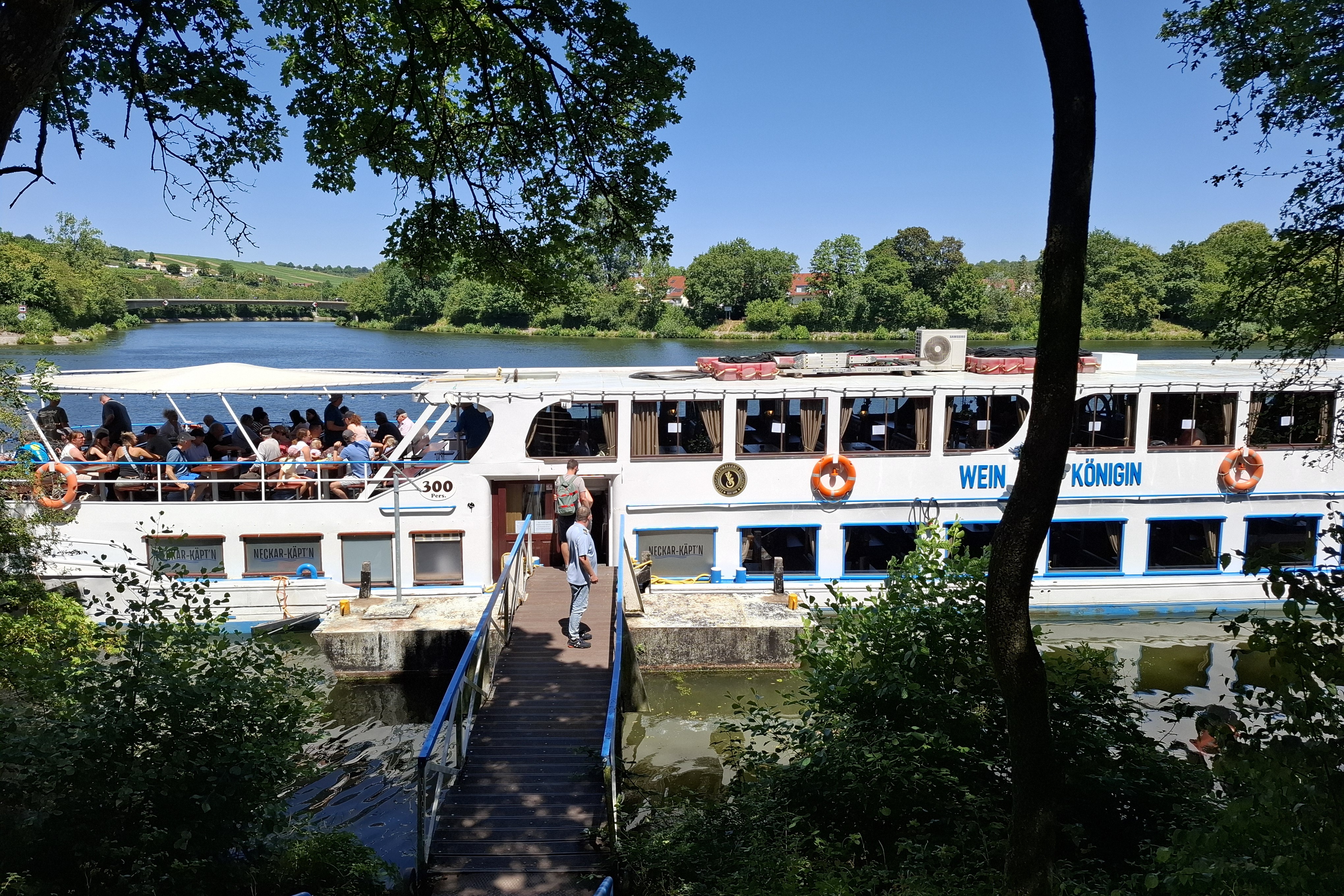 Die MS Weink&ouml;nigin an der Anlegestelle in Besigheim