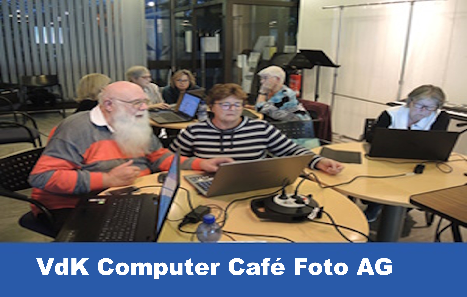 Symbolbild des Computer Caf´s
