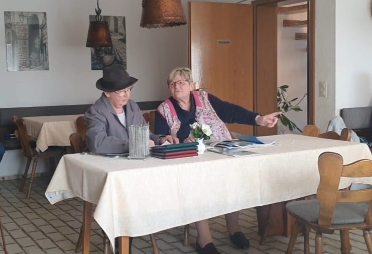 Besenbesuch Besenbesuch im Kirschenhardthof