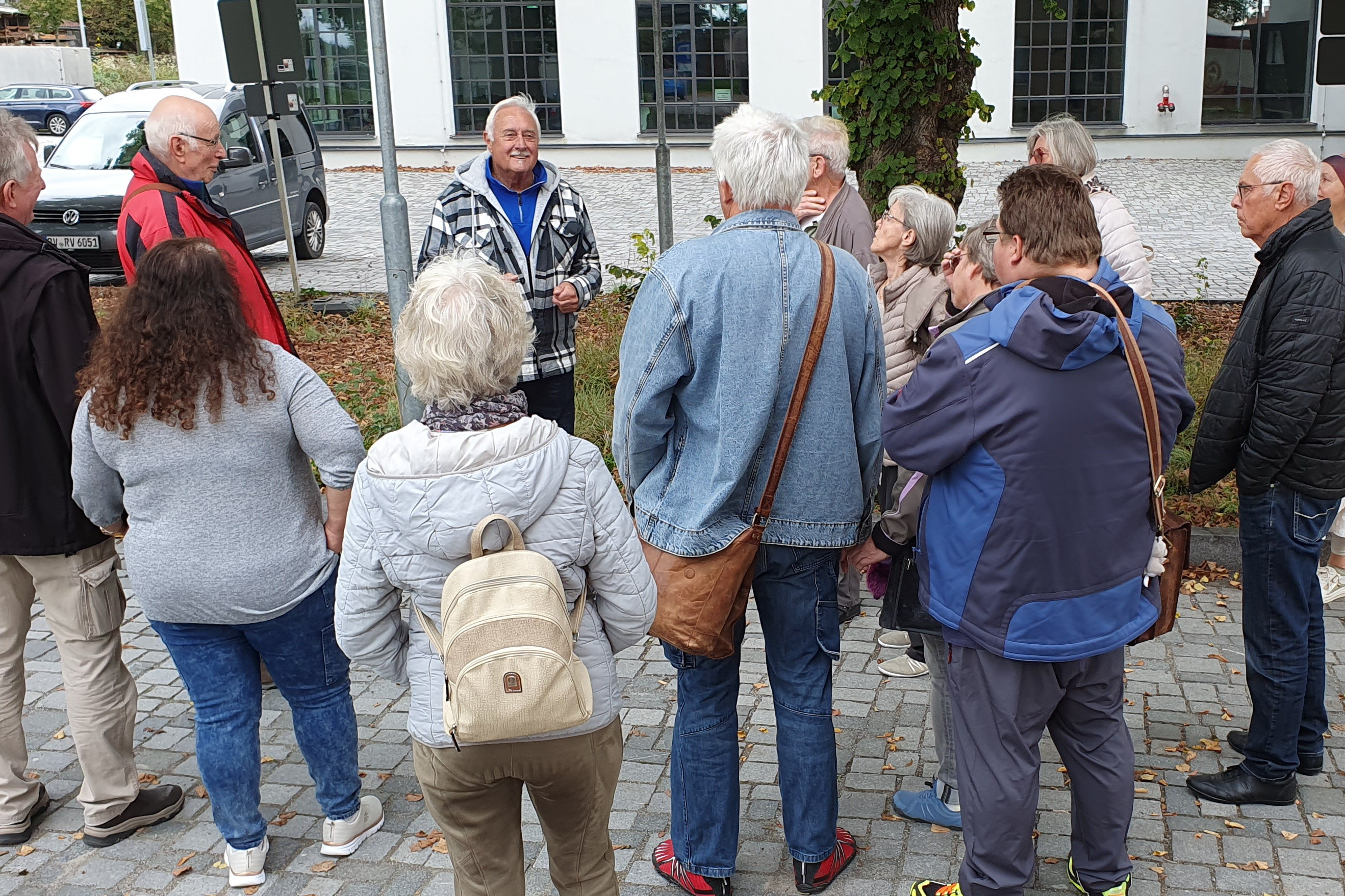 Herbstevent 2025 Jürgen erklärt die Untertützung der Erba-Familien