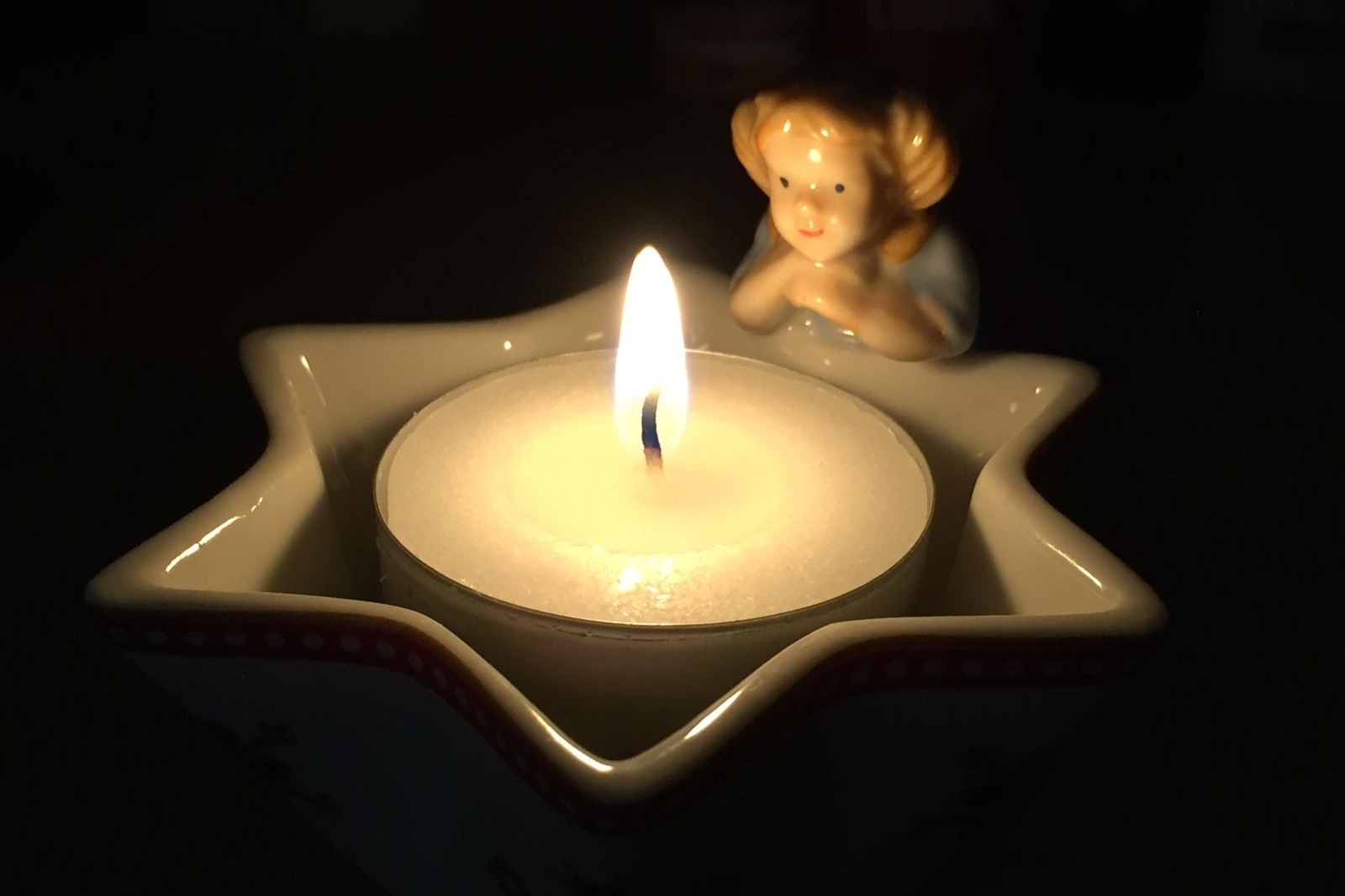 Engel mit Kerze Engel mit Kerze