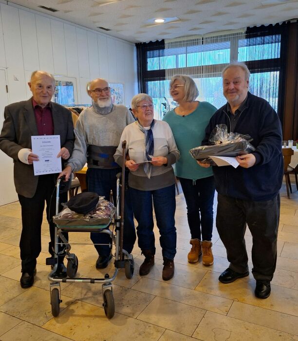 Auf dem Bild von links nach rechts mit der Vorsitzenden Ursula Schiefelbein ( 2. Von rechts) Helmut Simmerlein, Tomitsch Johann, Tomitsch Eva und Siegfried Zemelka