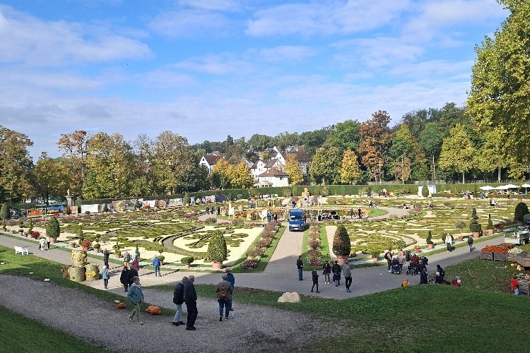 K&uuml;rbisausstellung im bl&uuml;henden Barock
