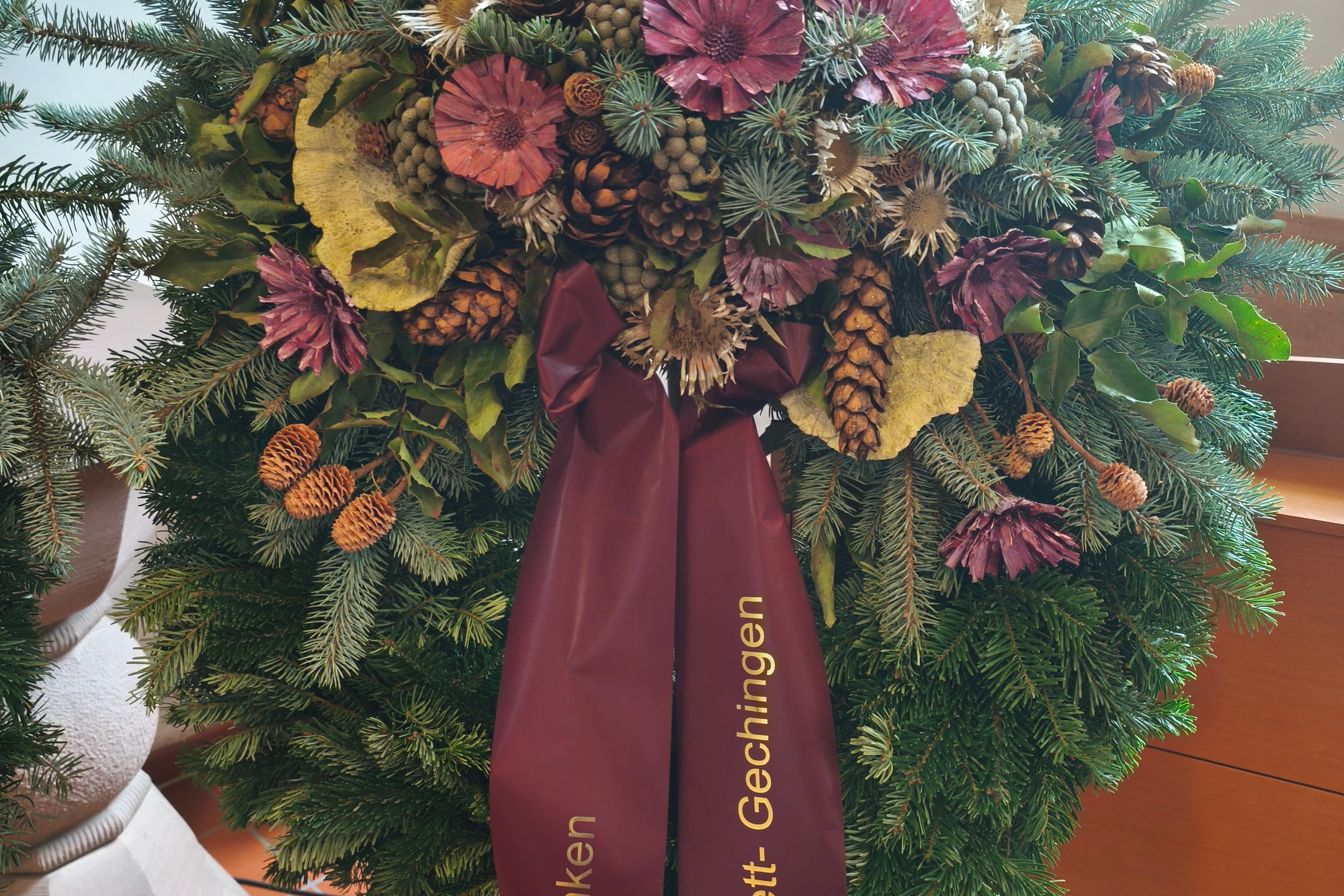 Kranz des OV Althengstett Gechingen Kranz mit Schleifen zum Andenken an die Toten