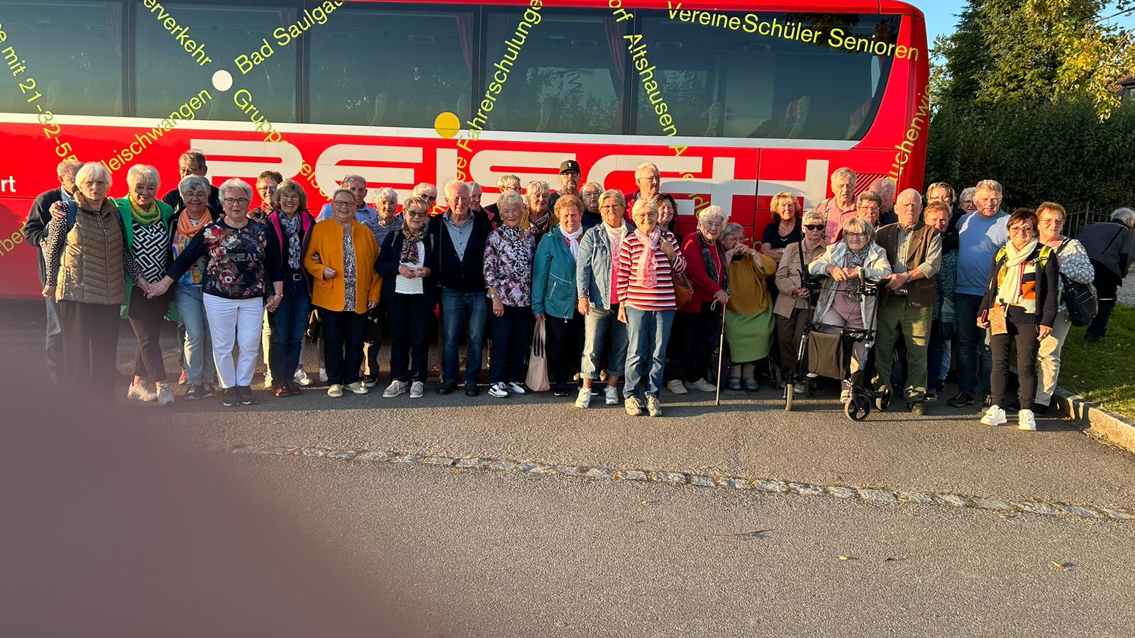 VdK'ler nach der Einkehr im Gasthof Wilhelmshöhe in Wilhelmskirch