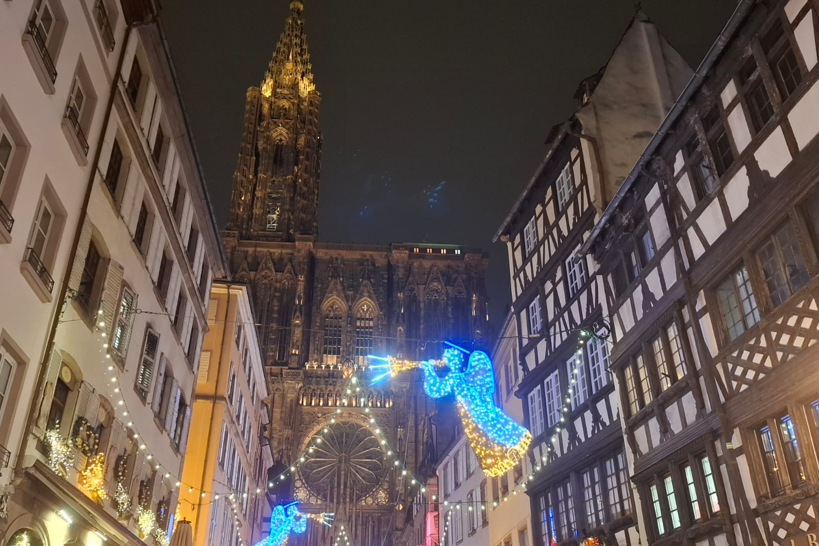 Weinachtsmarkt mit Dom Bunter Schmuck am Straßburger Dom