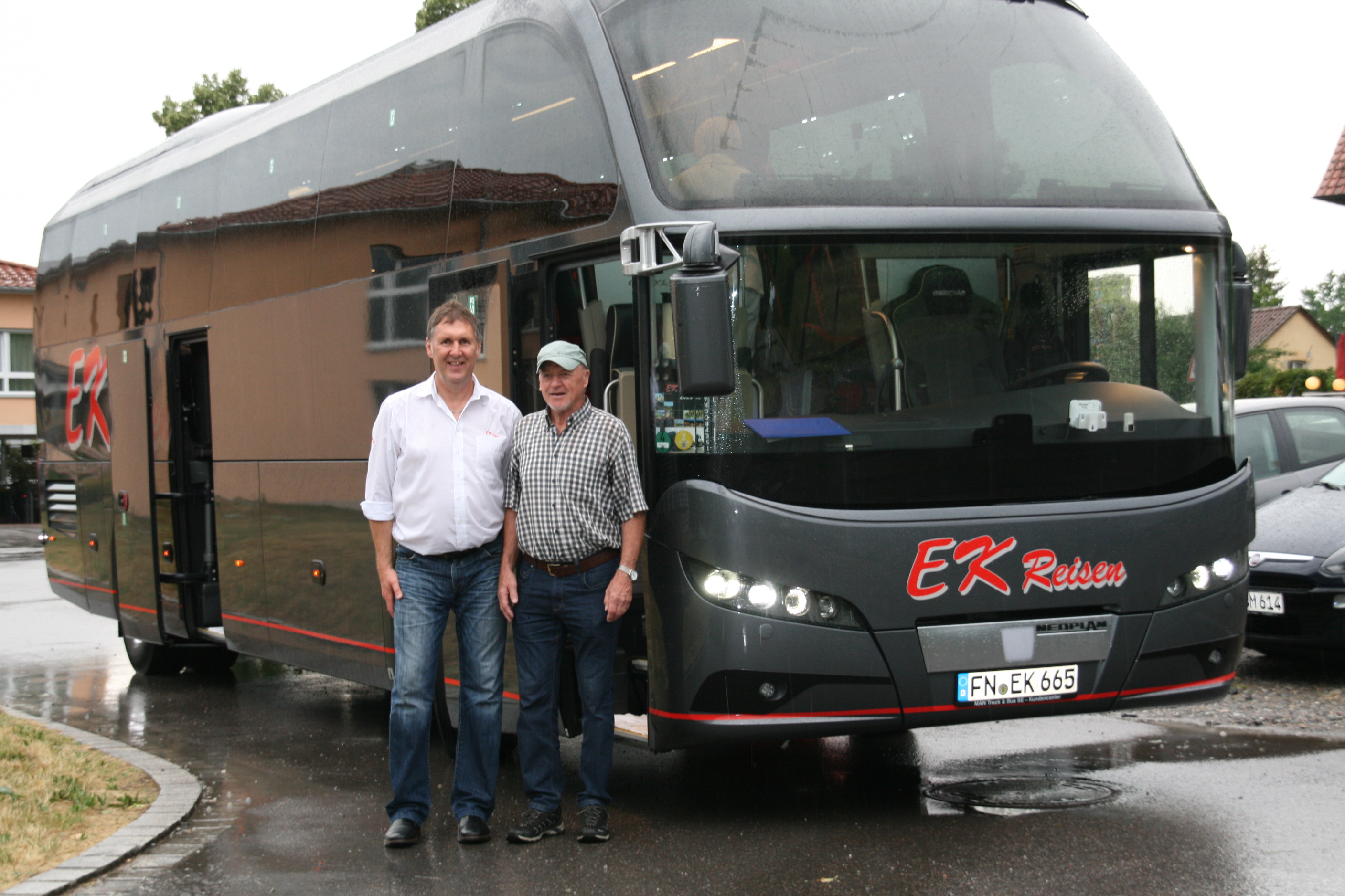 Bus von EK-REISEN KRETZER steht bereit