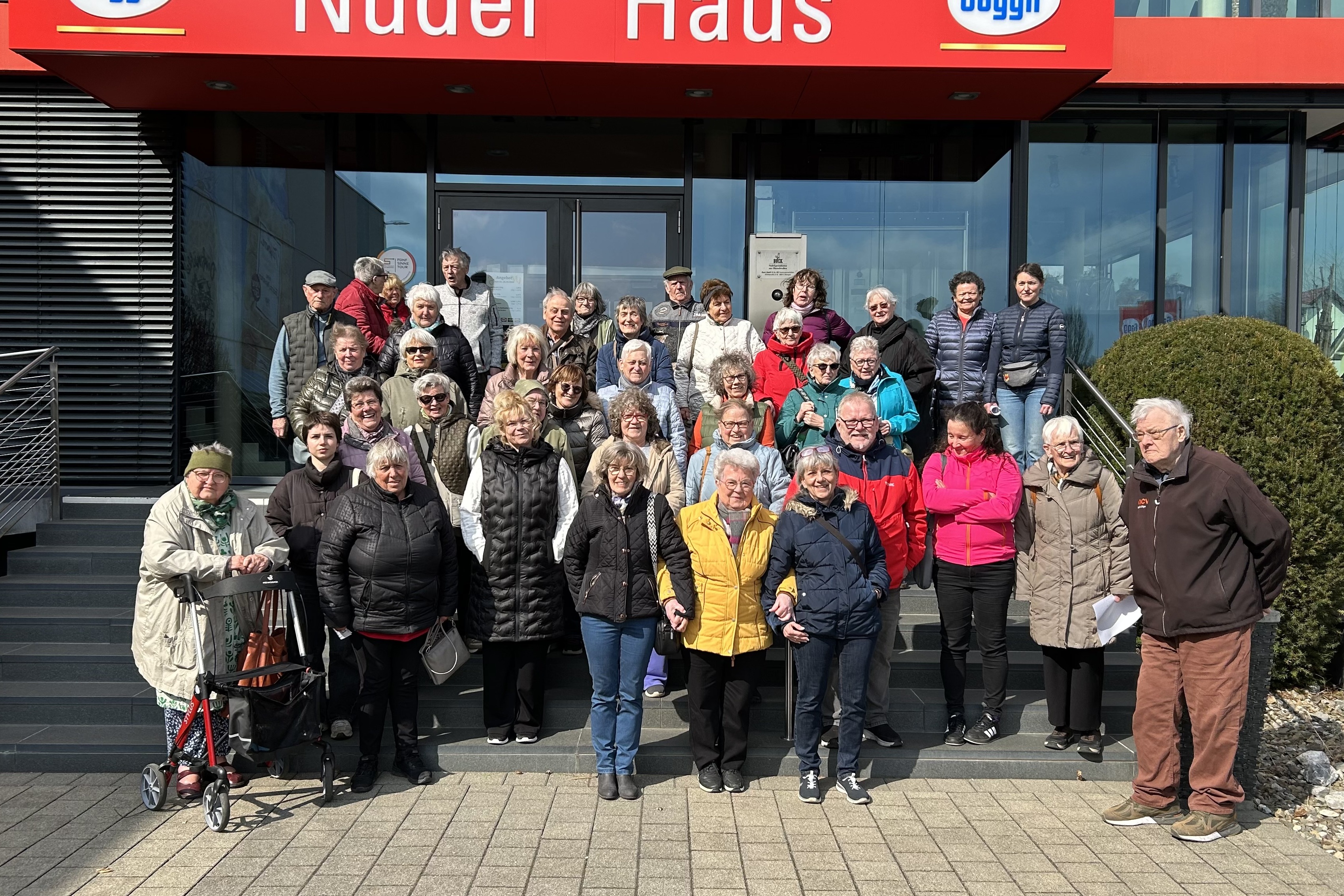 VdK Mitglieder vor dem Nudelhaus