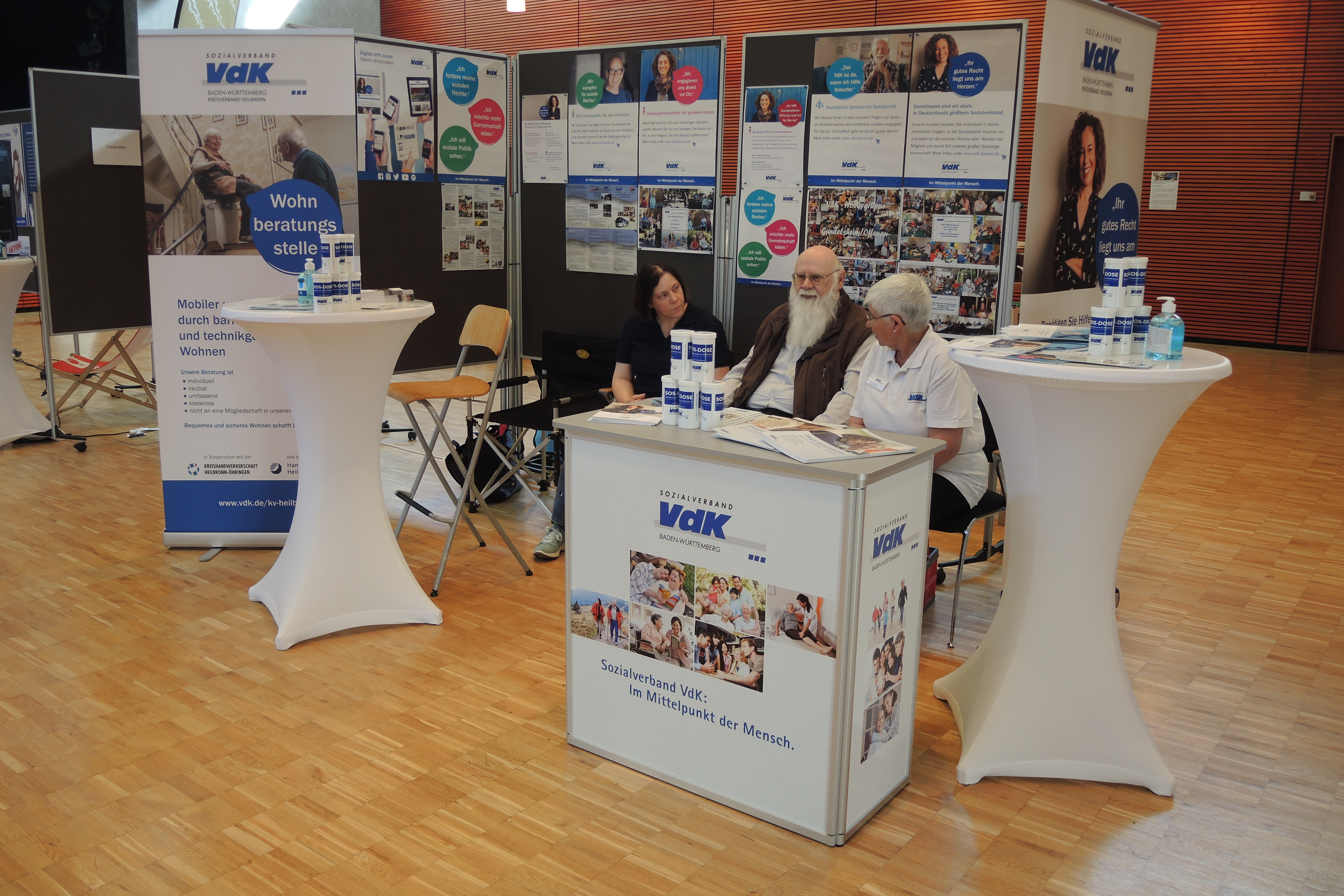 Bild zeigt den Messestand des OV´s