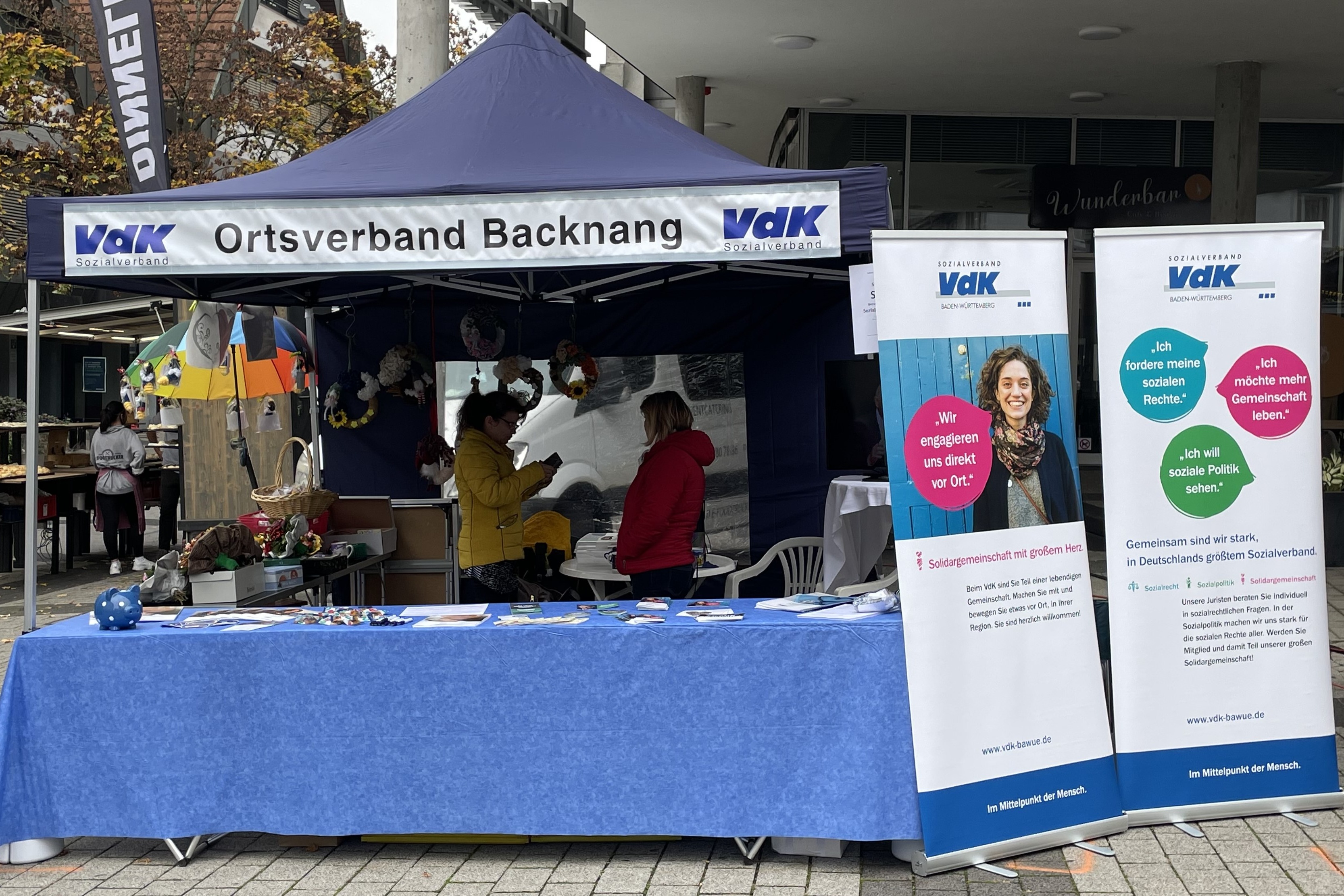 Man sieht den Präsentationsstand.