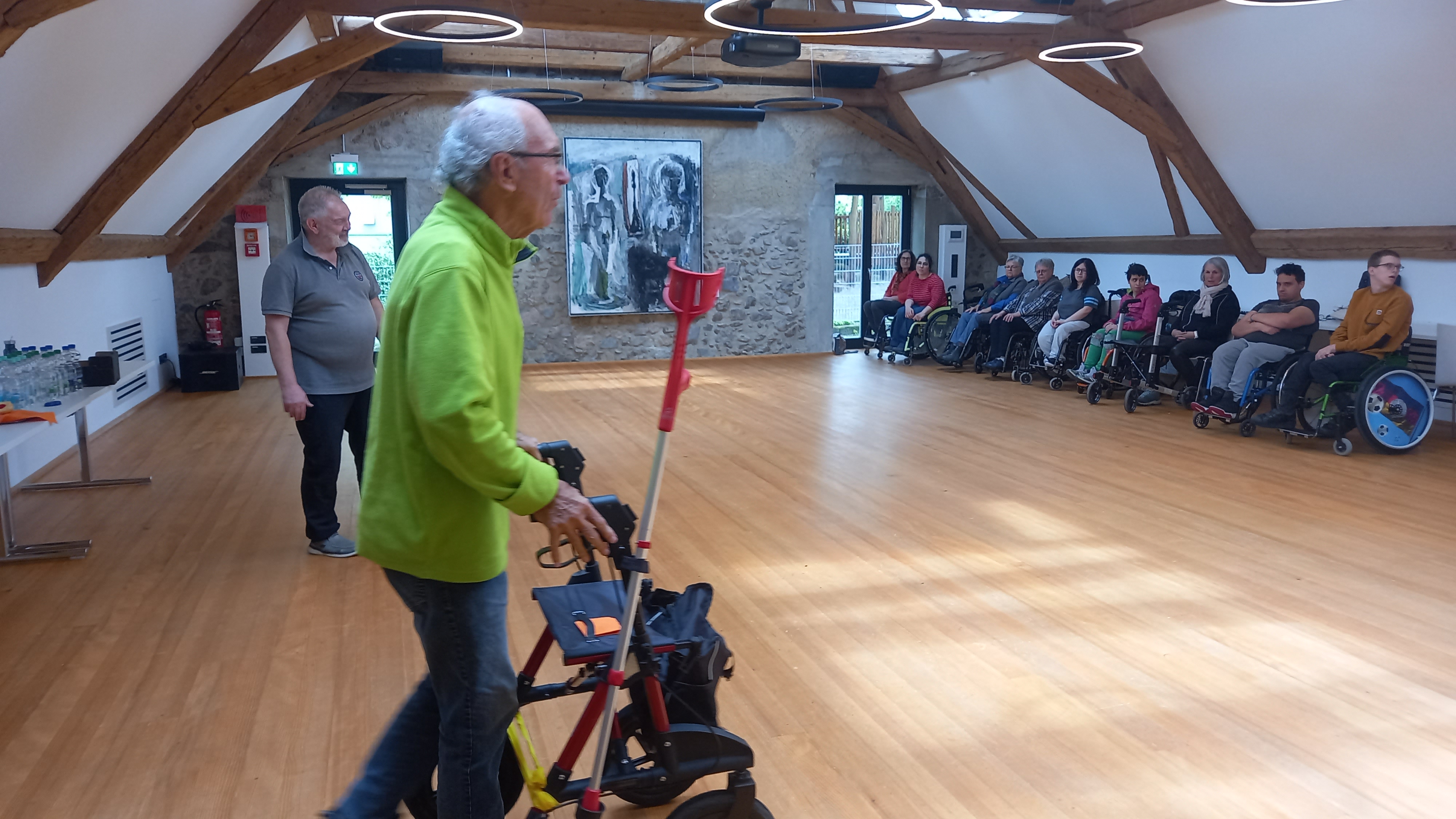 Rollstuhl und Rollator Training