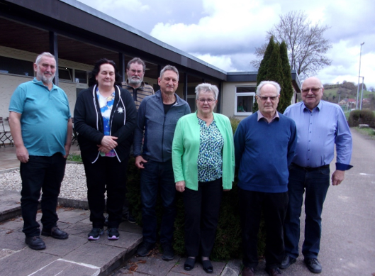 Neue Vorstandschaft des VdK OV Vellberg v.l.n.r. Günter Vogelmann (Kassenprüfer) Karin Vogelmann, Karl-Heinz Hübsch, Michael Breiter (Beisitzer/in), Gertrud Kreher (Frauenbeauftragte) Reinhard Kreher (Kassenprüfer) Thomas Hägele (Voritzender) Horst Hartmann (Kassier) und Jürgen Faust (Beisitzer) ohne Foto |