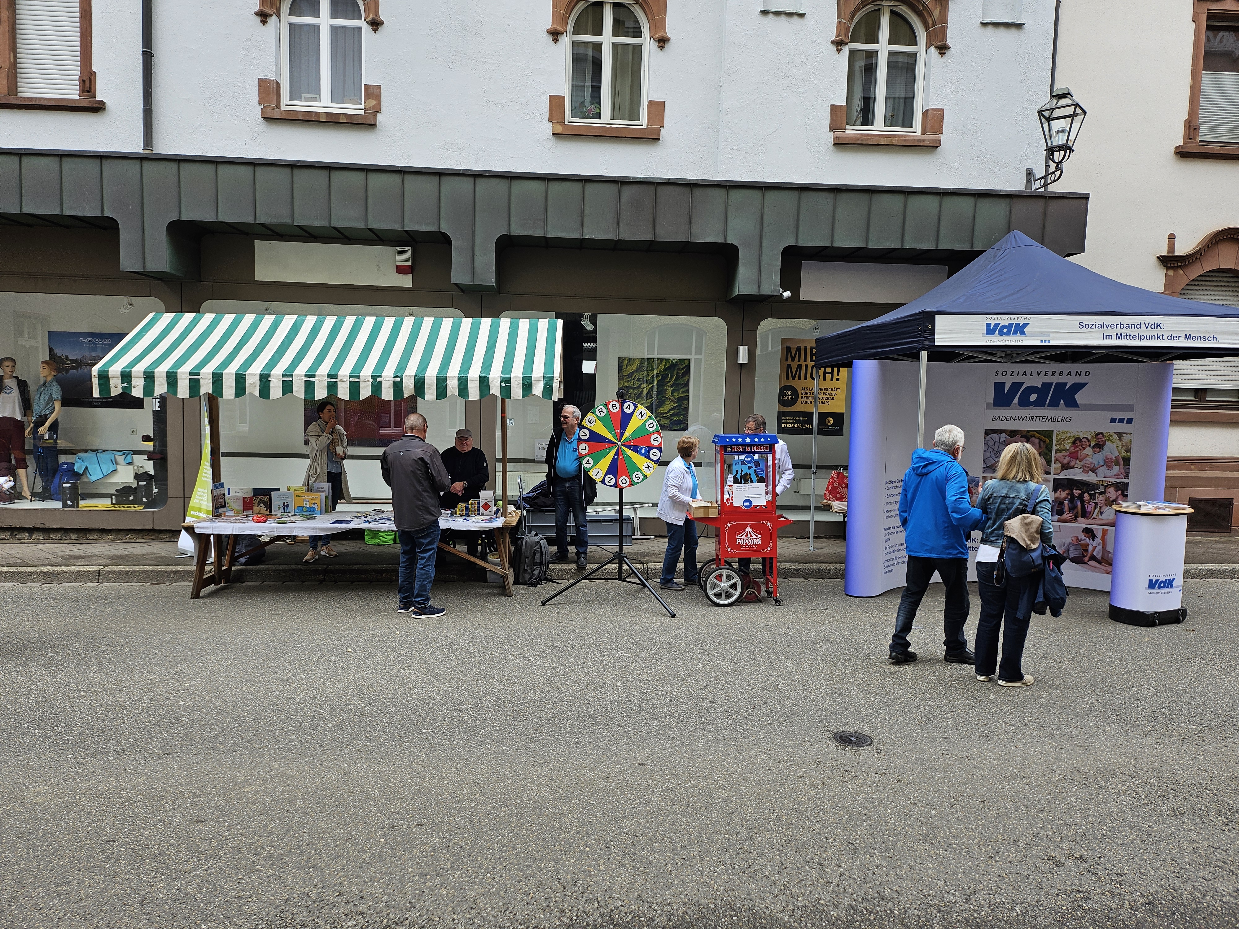 Informationsstand auf dem Zeller Maifest