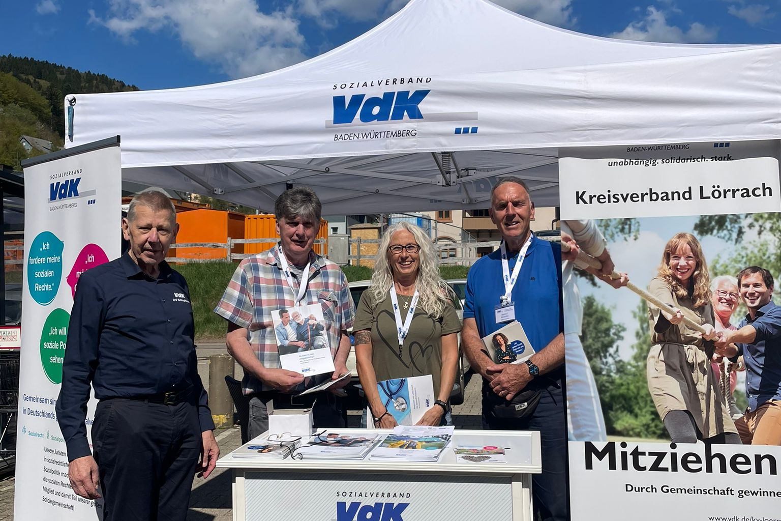 Informationsstand vor dem Schmidsmarkt in Todtnau