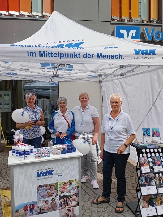 Frauenpower am Infostand