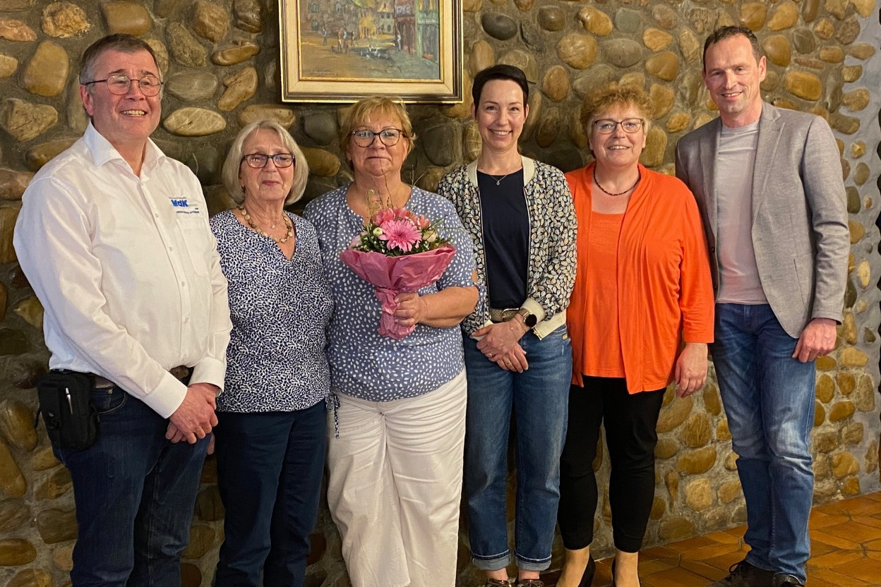 Gruppenfoto Vorstandschaft VdK OH: Heinrich Stöhr (komm. Vorsitzender), Jutta Killig, Patricia Nolle (1. Vorsitzende), Anja Lehmann, Silvia Mark (alle VdK OH), Bürgermeister Richard Weith