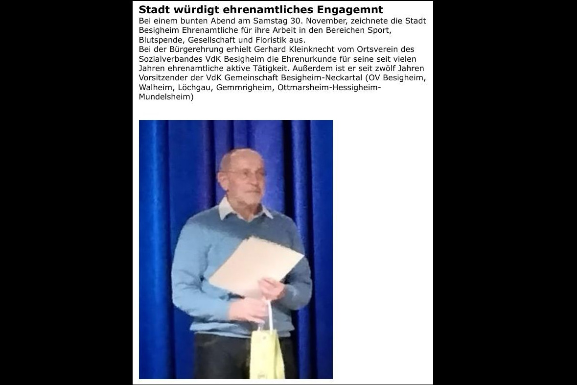 Gerhard Kleinknecht bei der Urkundenverleihung Im oberen Teil die Meldung der Urkundenverleihung. Darunter ein Bild des Vorsitzenden bei der Ehrung.
