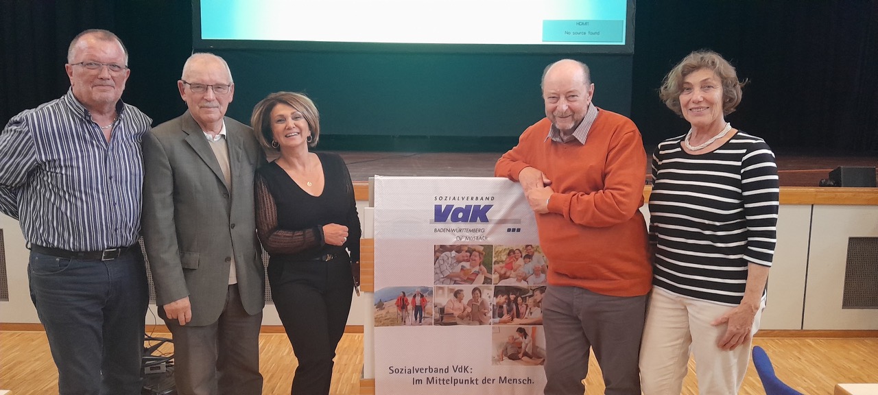 Herbstfest 2023 v.li.n.r.: Hubert Kusche (Vorsitzender VdK OV Mosbach), Frau Incani (VdK-Reisen), Gustav Zimmermann (Kriminalhauptkommissar i.R.), Annette Kusche (stellv. Vorsitzende VdK OV Mosbach)