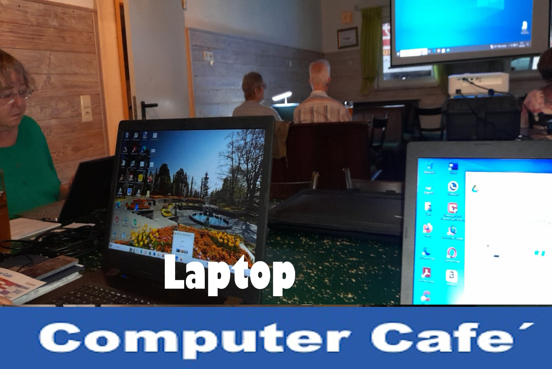 Symbolbild des Computer Caf´s zeigt Personen am Laptop arbeiten