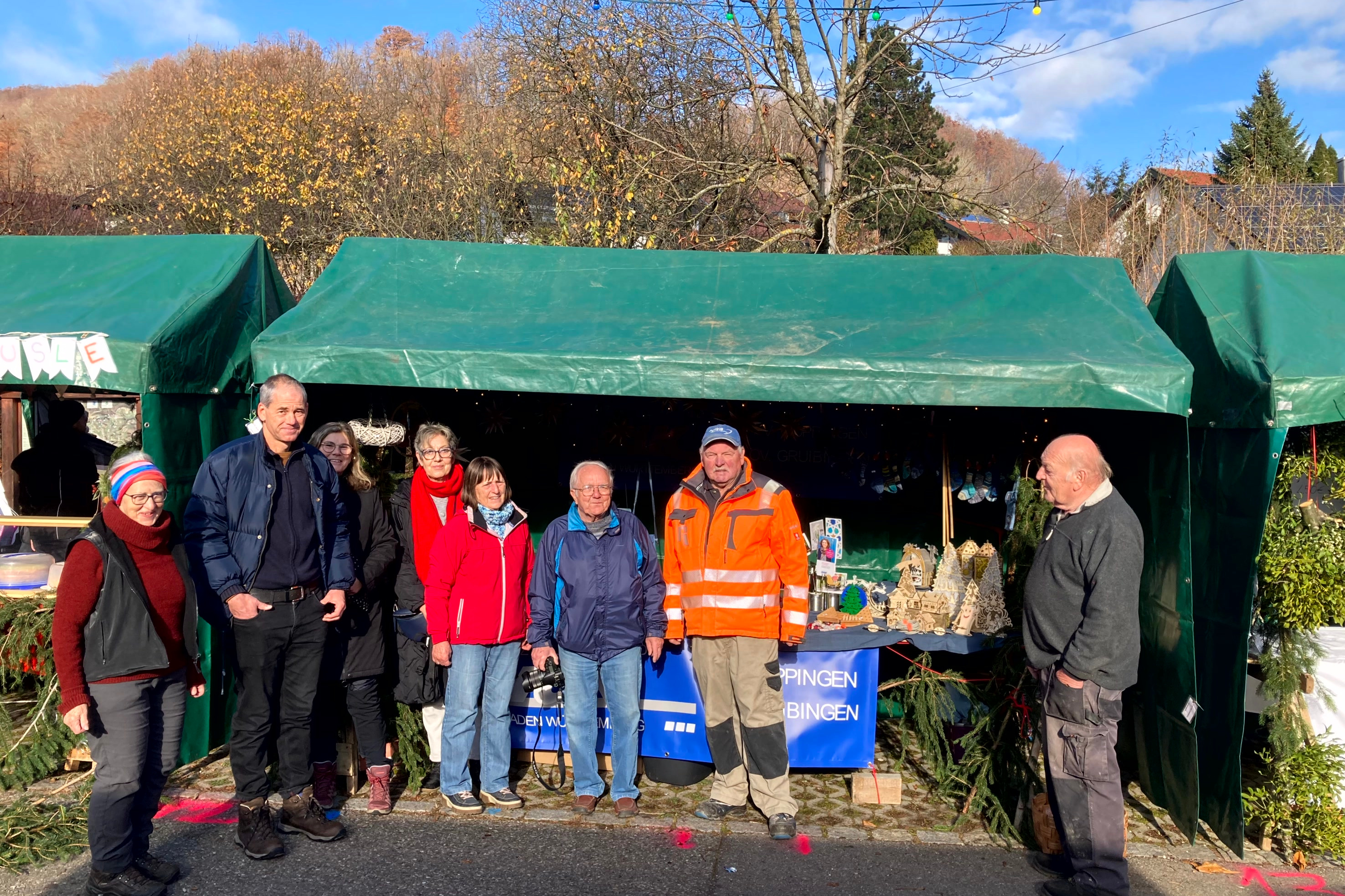 Die Helfer nach dem erfolgreichen Aufbau des Standes, auch ein großer Dank an die nicht abgebildeten Heinzelmännchen
