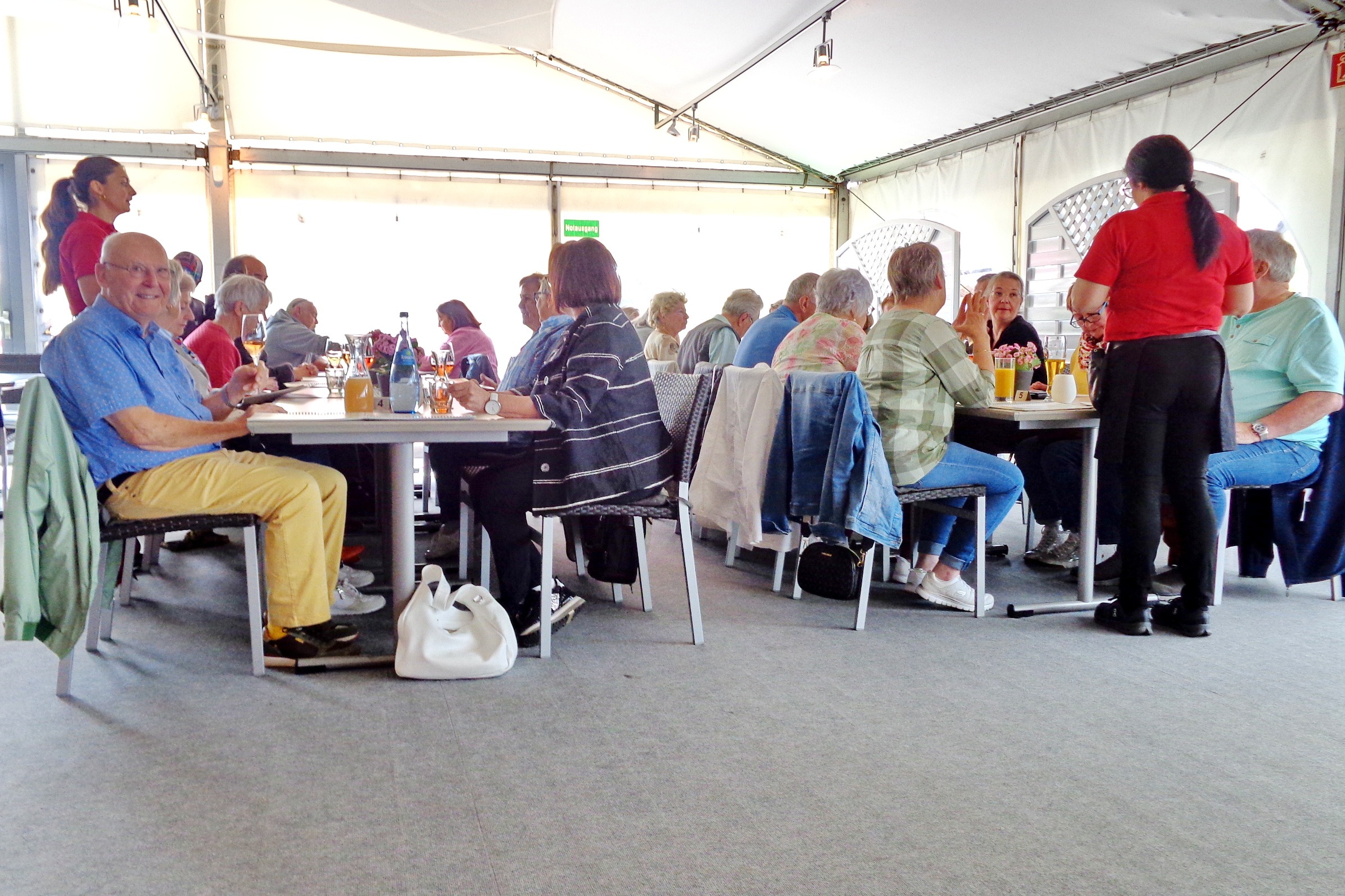 VdK Reisegruppe im Spargelhof Böser