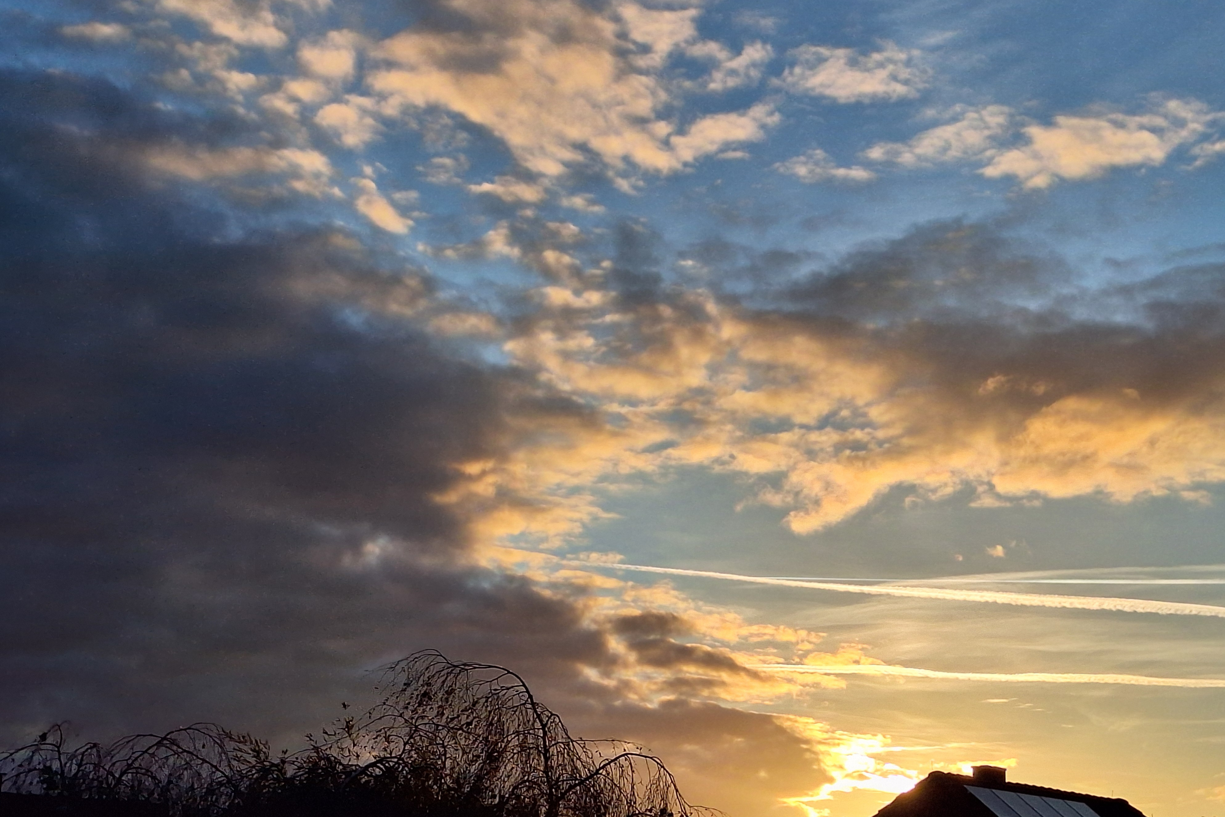 Ein farbenpr&auml;chtiger Abschied am Abend