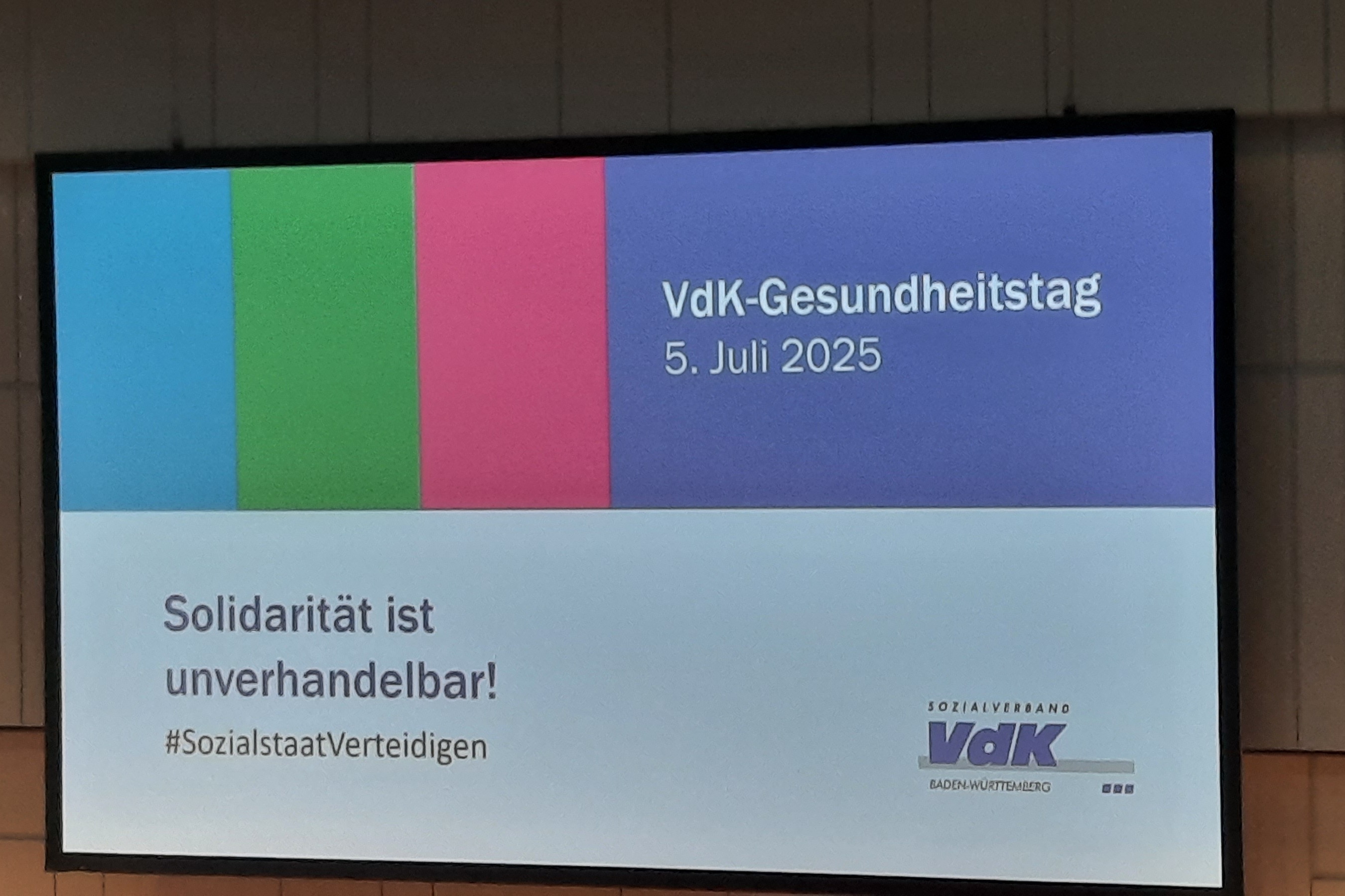 Gesundheitstag Plakat mit Thema des Gesundheitstages: Solidarität ist unverhandelbar