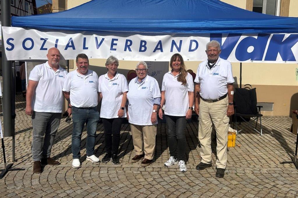 Starke Truppe am Info Stand