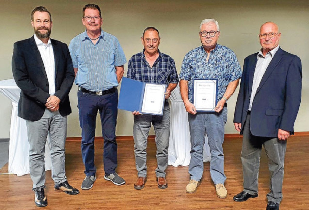 Bei der VdK-Kreisverbandskonferenz in Mosbach wurden Hedwig Dollinger, Michael Putz und Erich Schilling für ihre Verdienste im Kreisvorstand geehrt. Unsere Aufnahme zeigt v.l.: Bezirksvorsitzender Ronny Hübsch, stv. Kreisvorstand Jürgen Lenz, Michael Putz, Erich Schilling und Kreisvorstand Wolfram Reichert. Es fehlt Hedwig Dollinger.