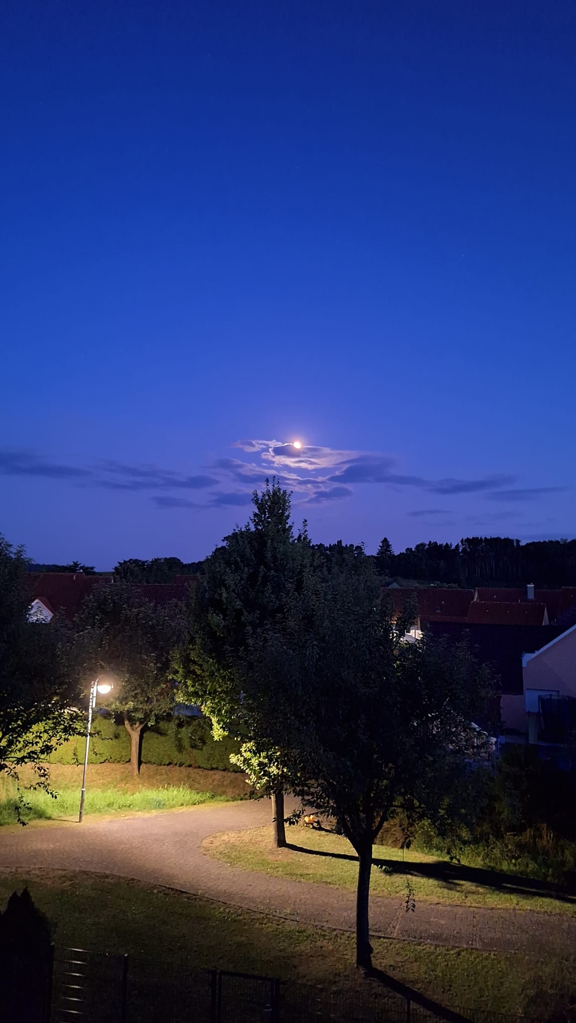 Ein Mond, wie er nur selten zu sehen ist!