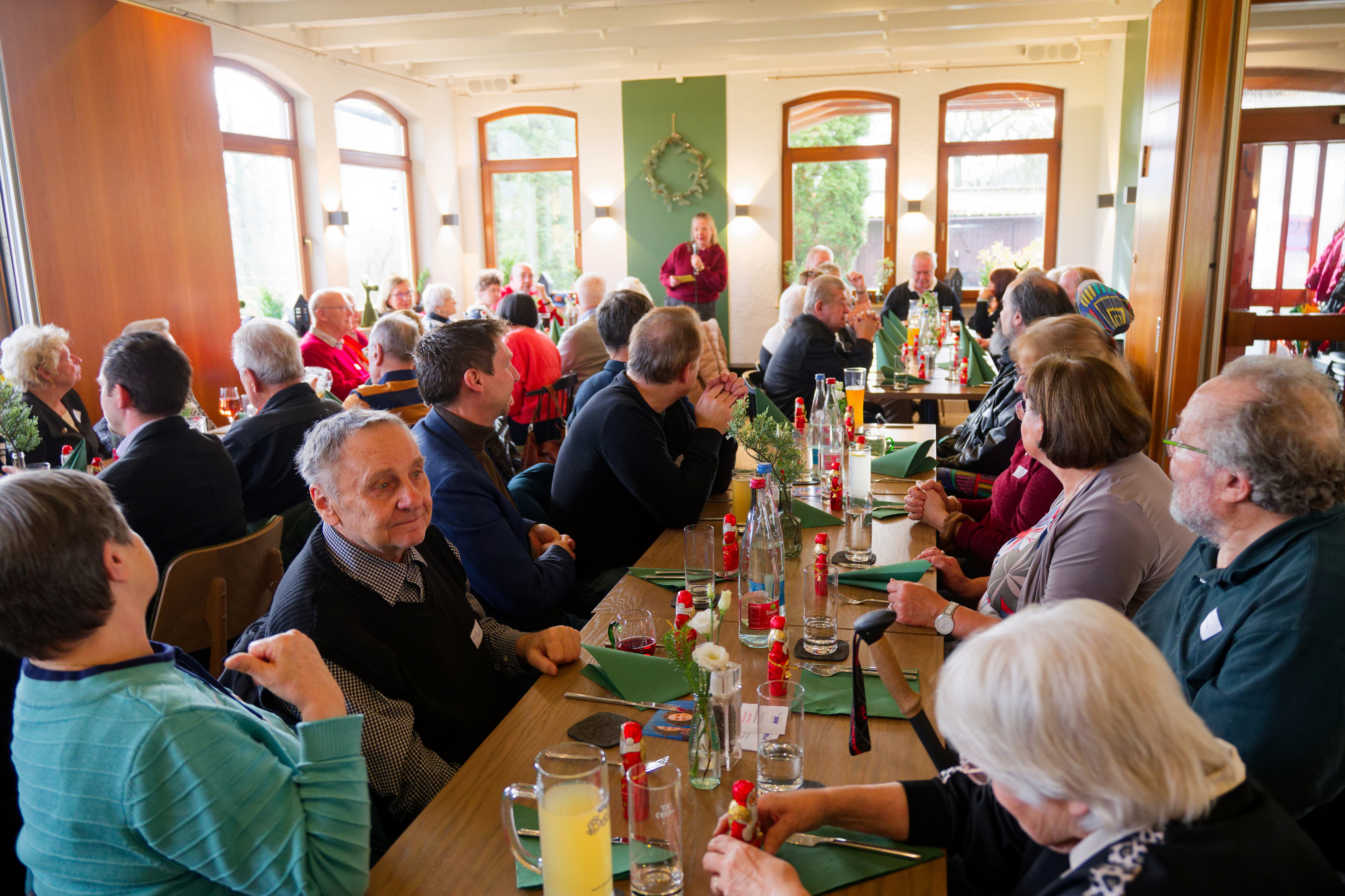 Volles Haus bei der Weihnachtsfeier im Hasenheim