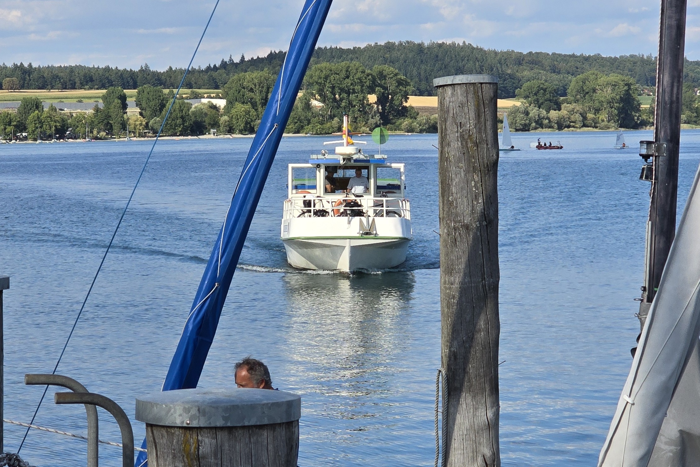 MS Gnadensee mit dem Motorschiff Gnadensee auf die Insel
