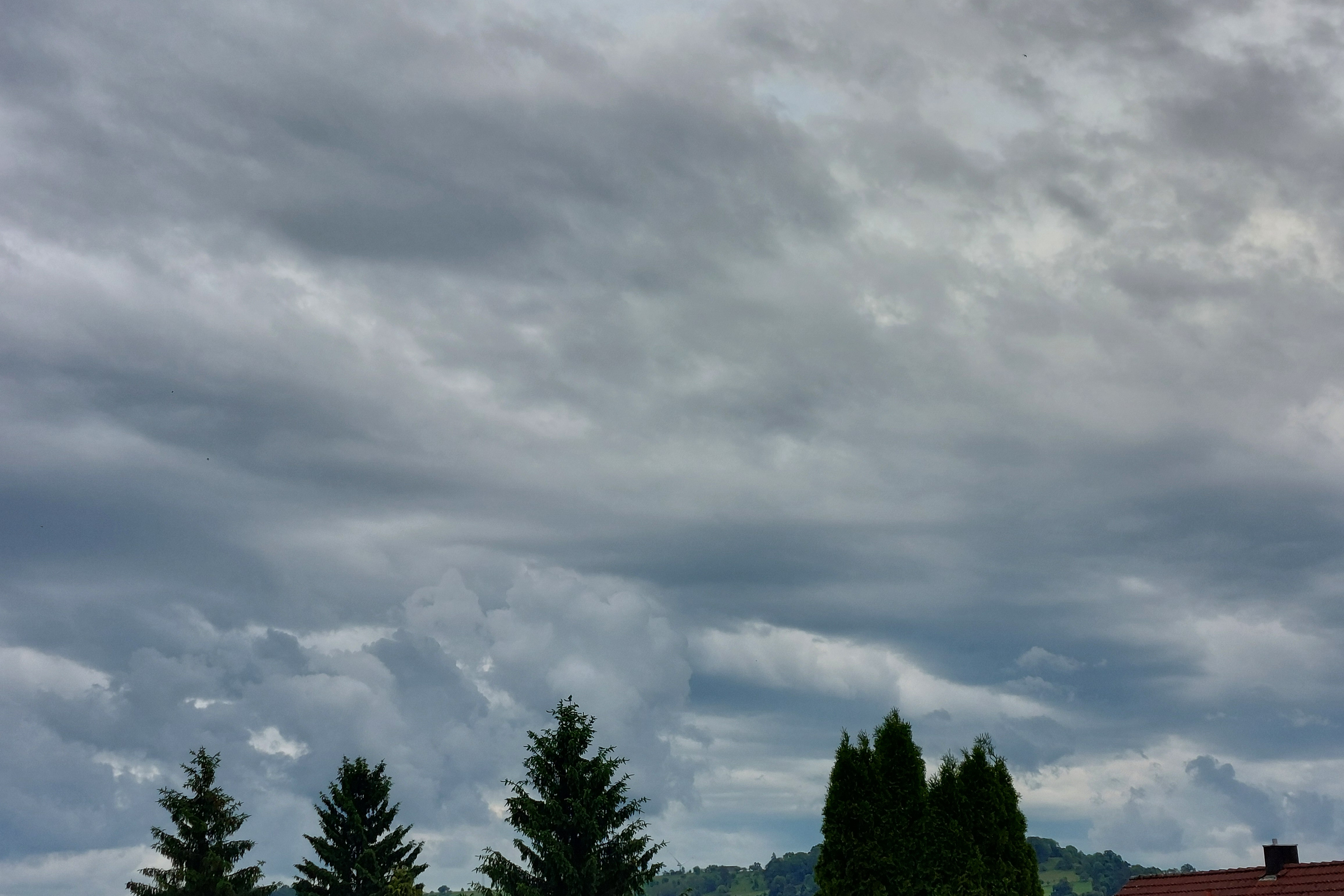 Alles grau in grau, so sehen die Wolken über uns aus! Alles grau in grau, so sehen die Wolken über uns aus!