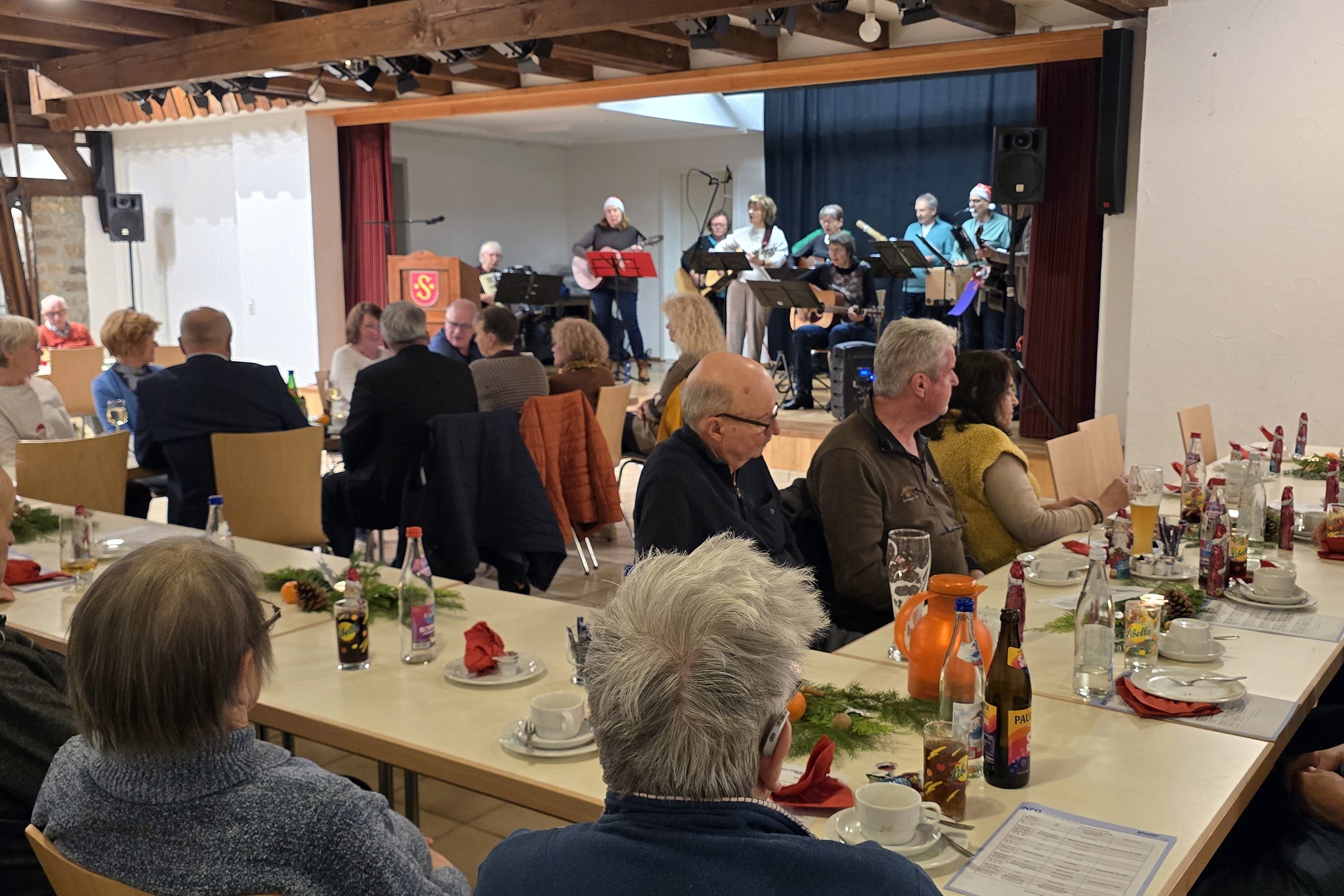 Weihnachtslieder mit der Gitarrengruppe