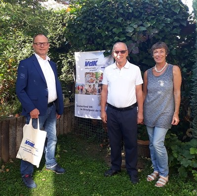 Die beiden Vorsitzenden des VdK OV Mosbach Hubert und Annette Kusche konnten mit Manfred Beuchert das 1.000 Mitglied begrüßen.